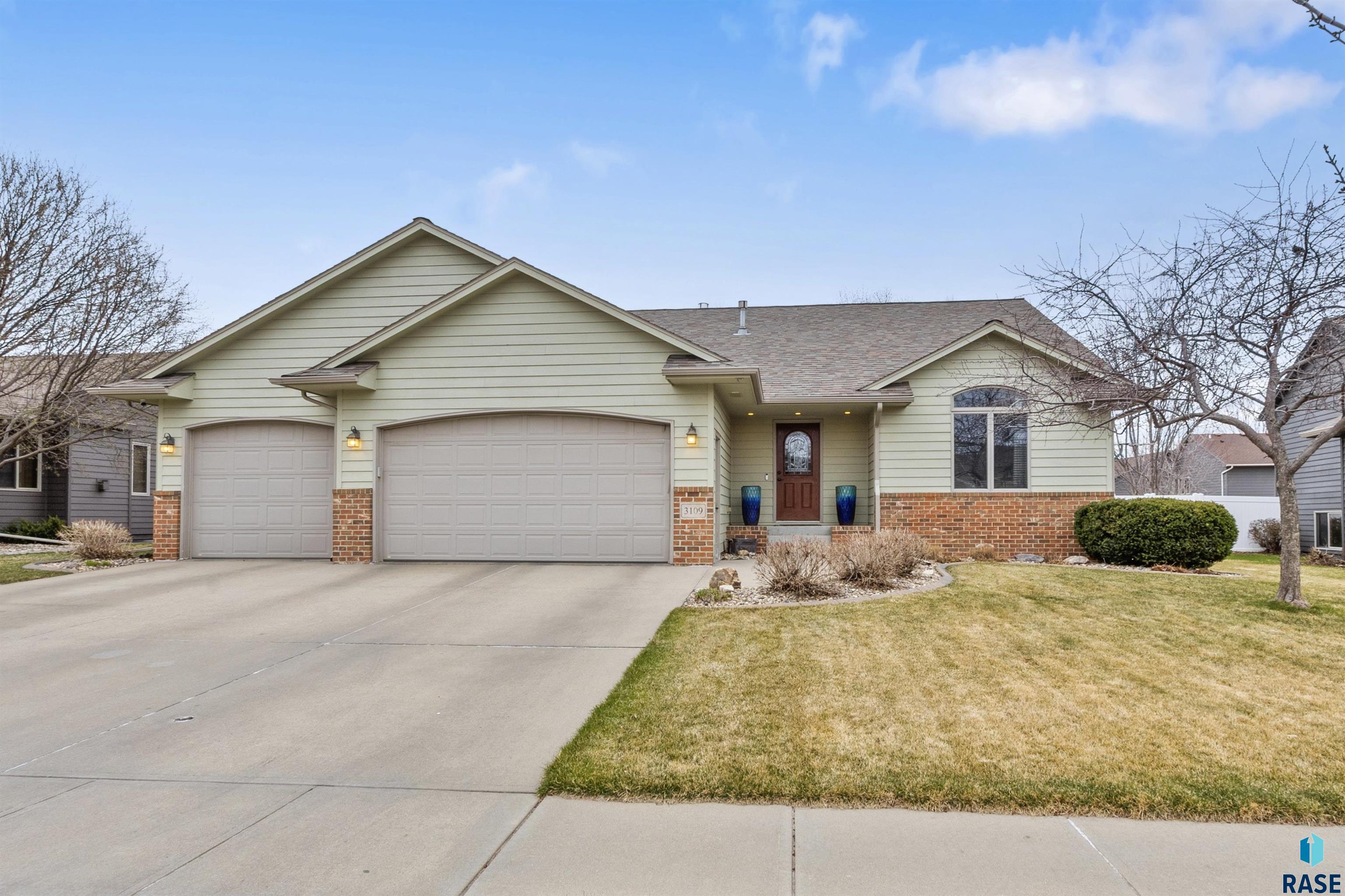 3109 S Groveland Dr