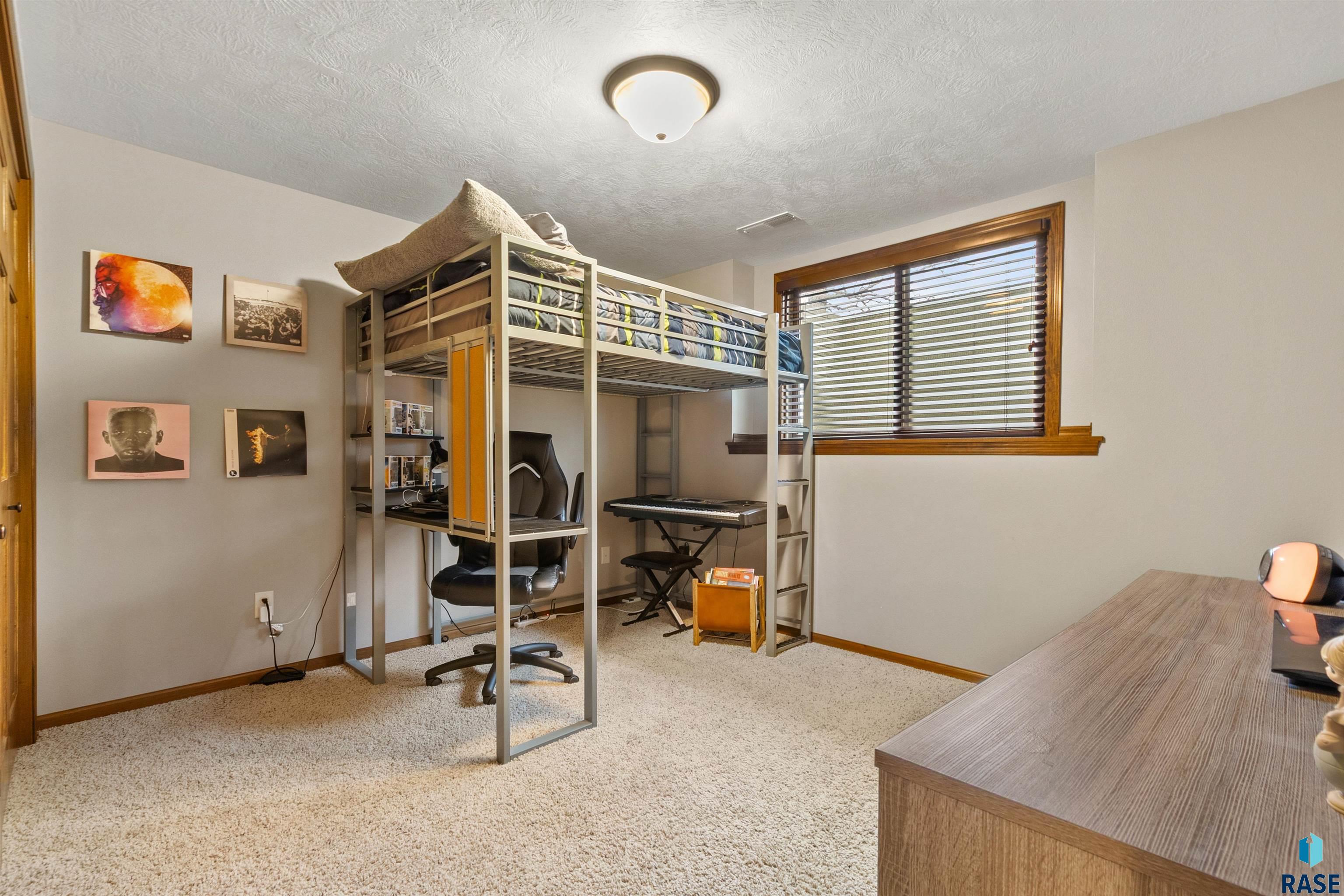3109 S Groveland Dr