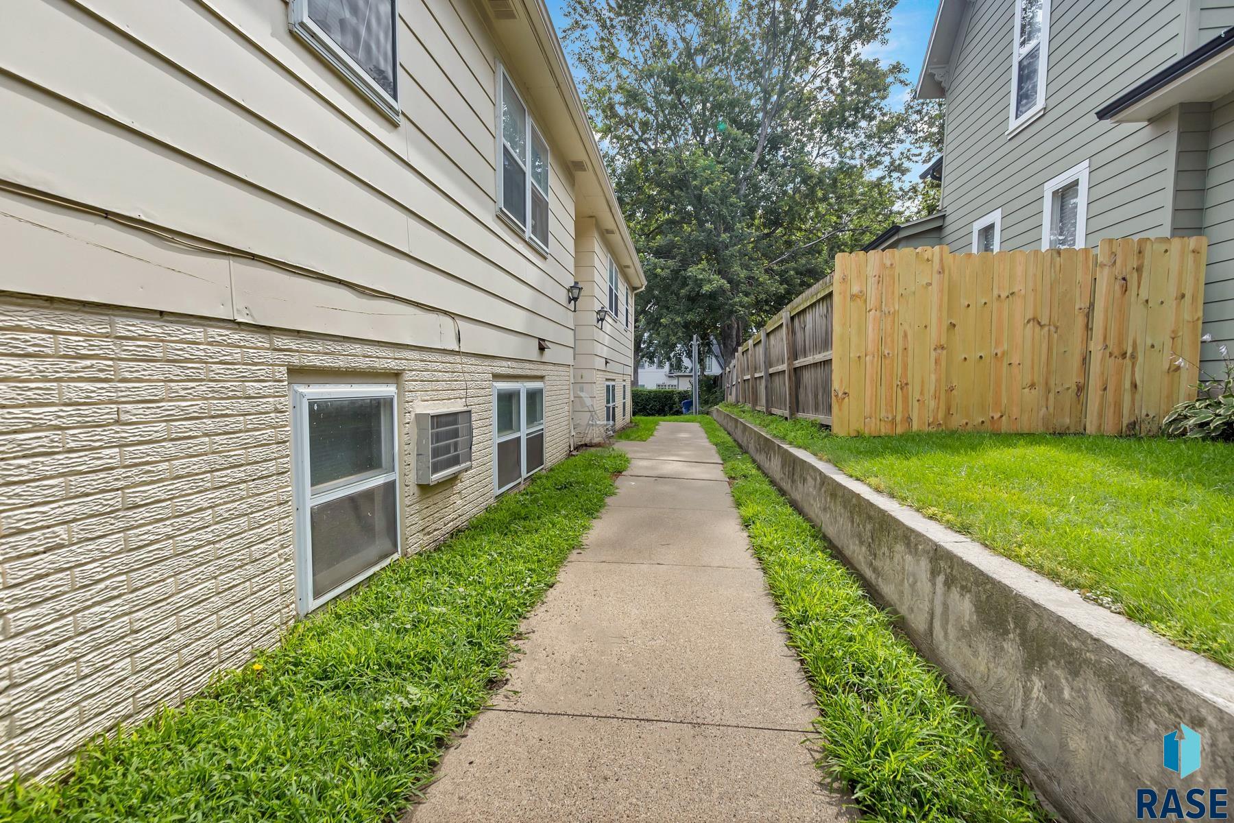 218 N Summit Ave