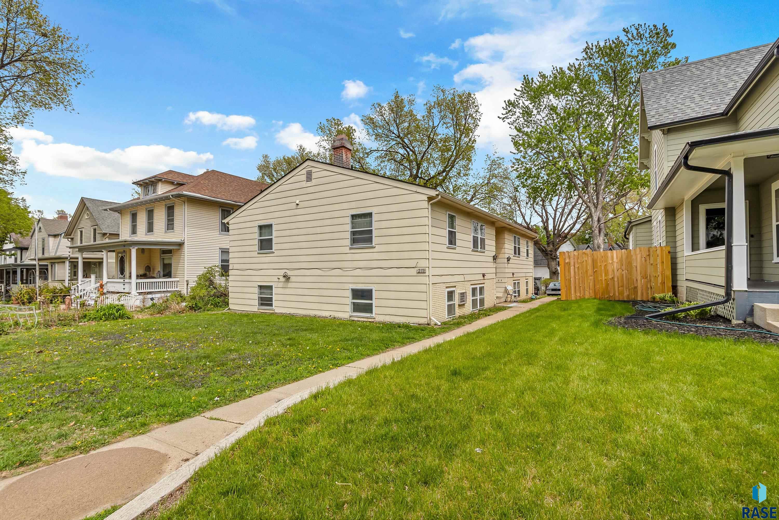 218 N Summit Ave