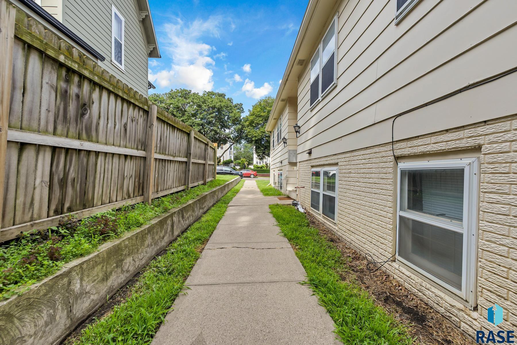 218 N Summit Ave