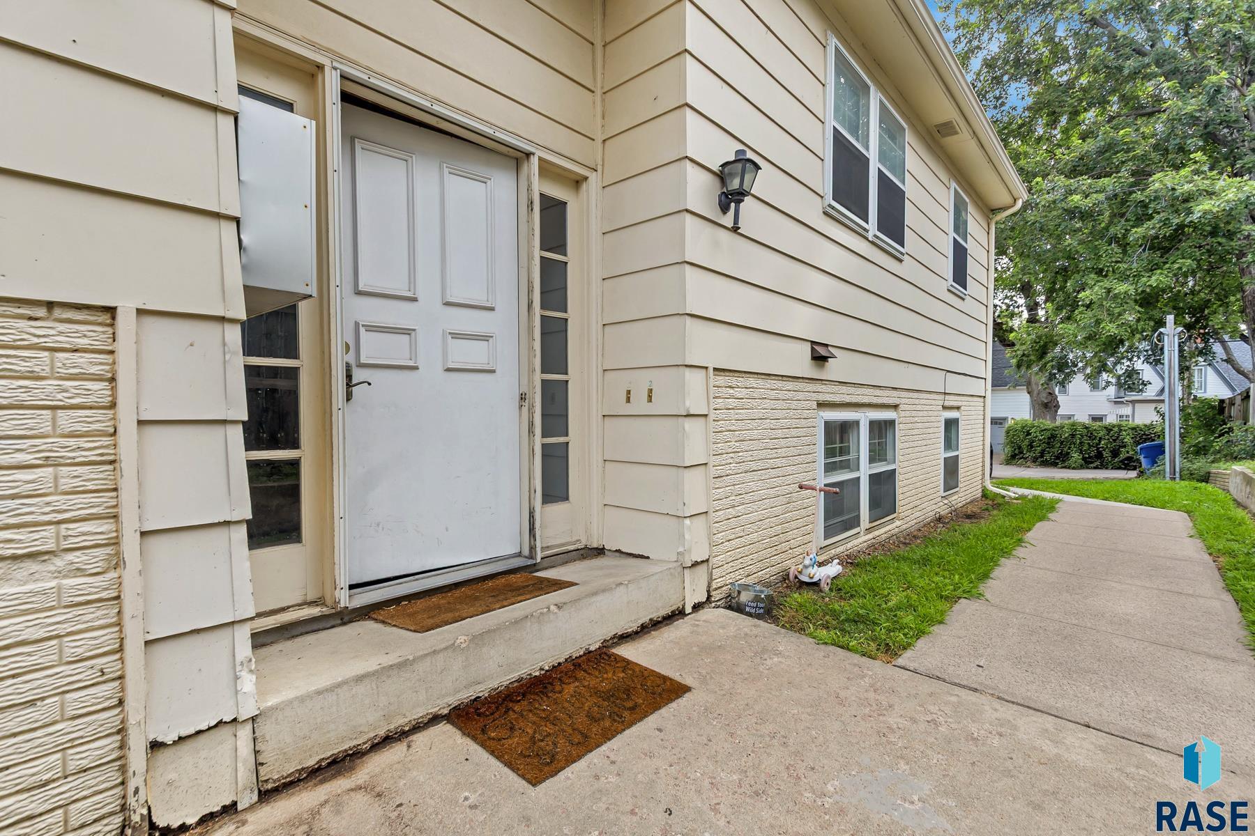 218 N Summit Ave