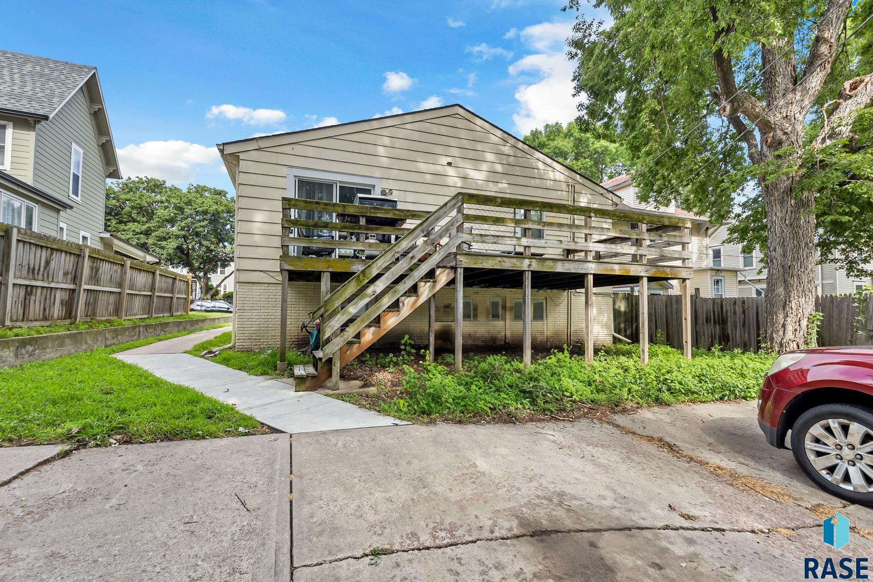 218 N Summit Ave