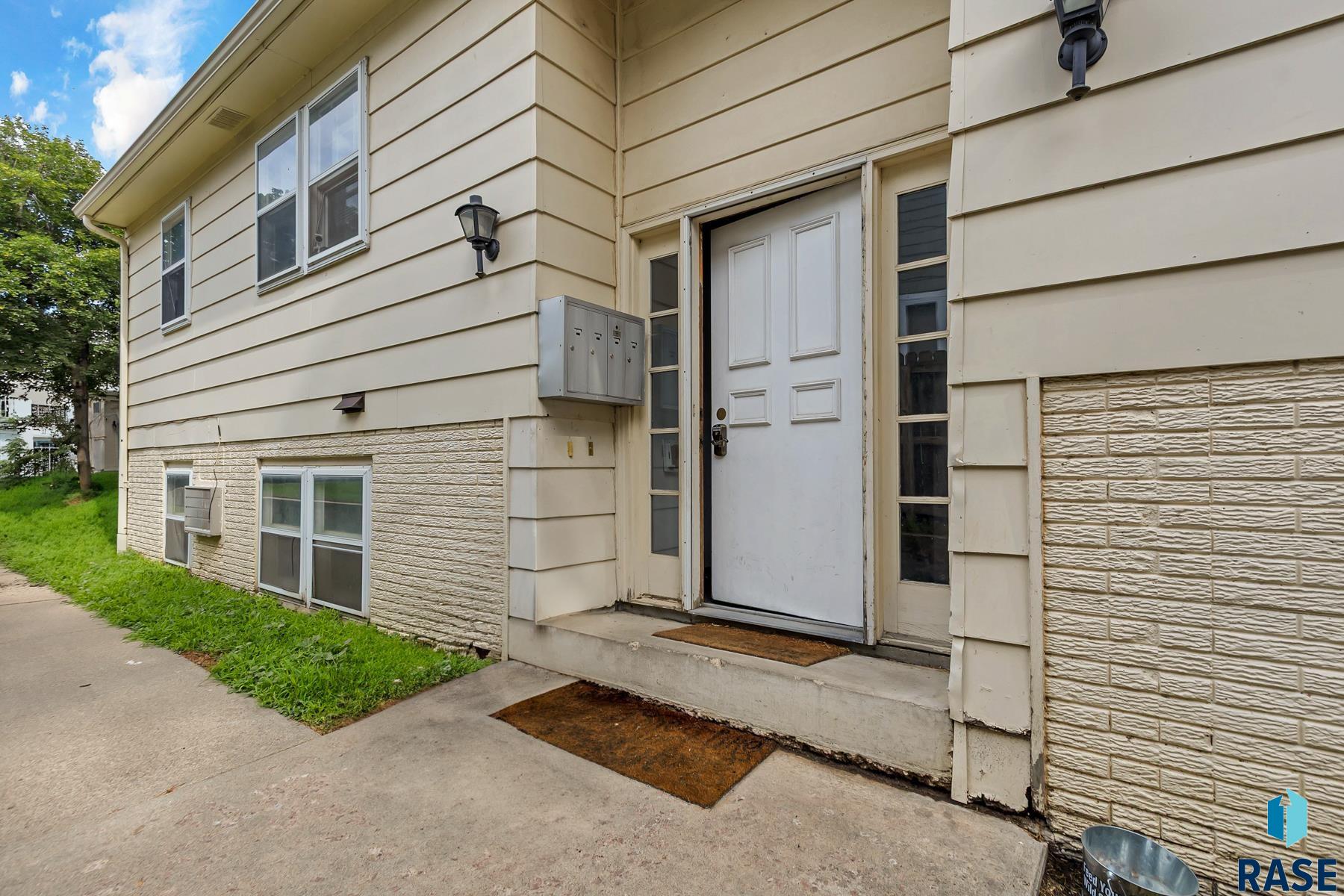 218 N Summit Ave