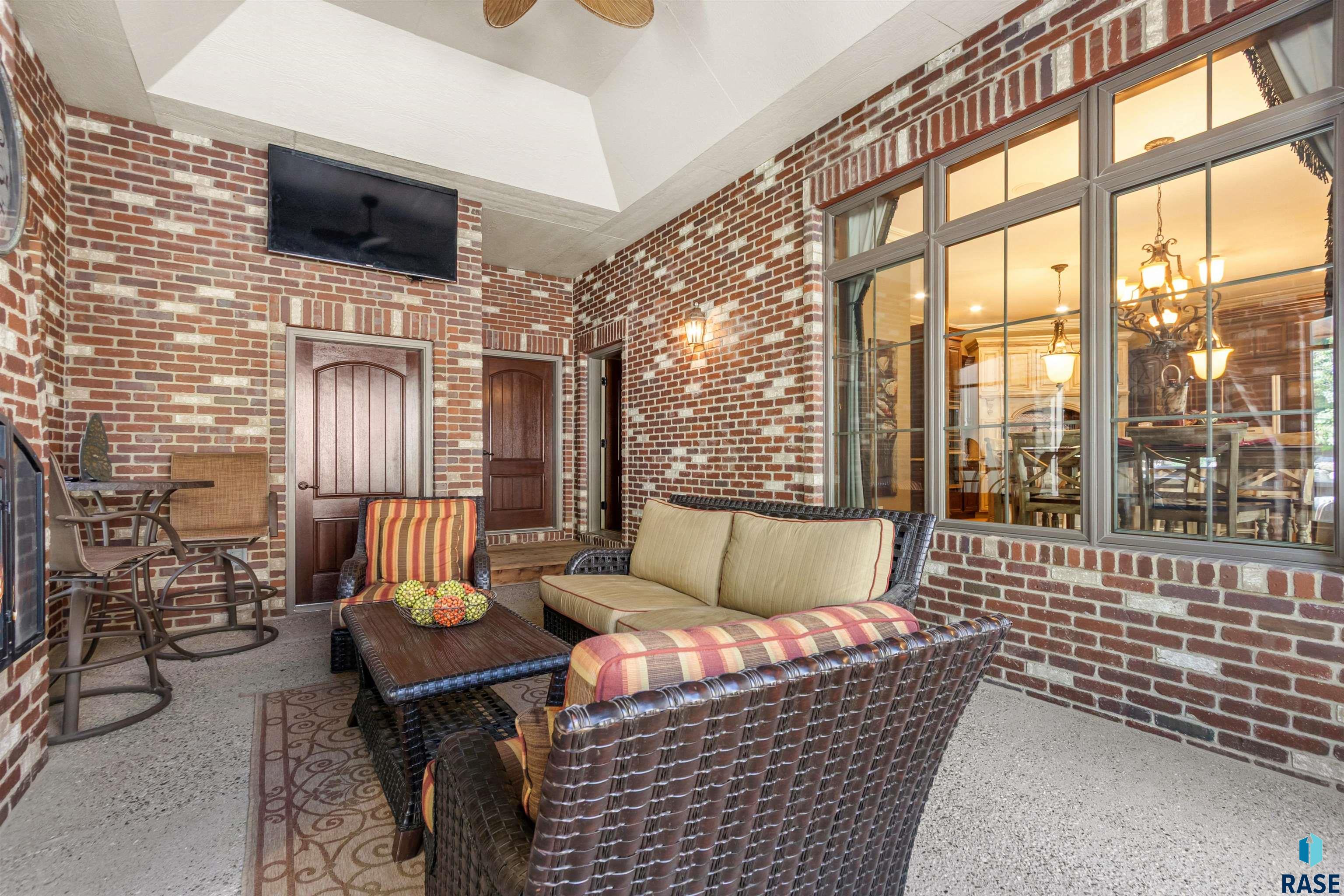 2601 W Latigo Trl