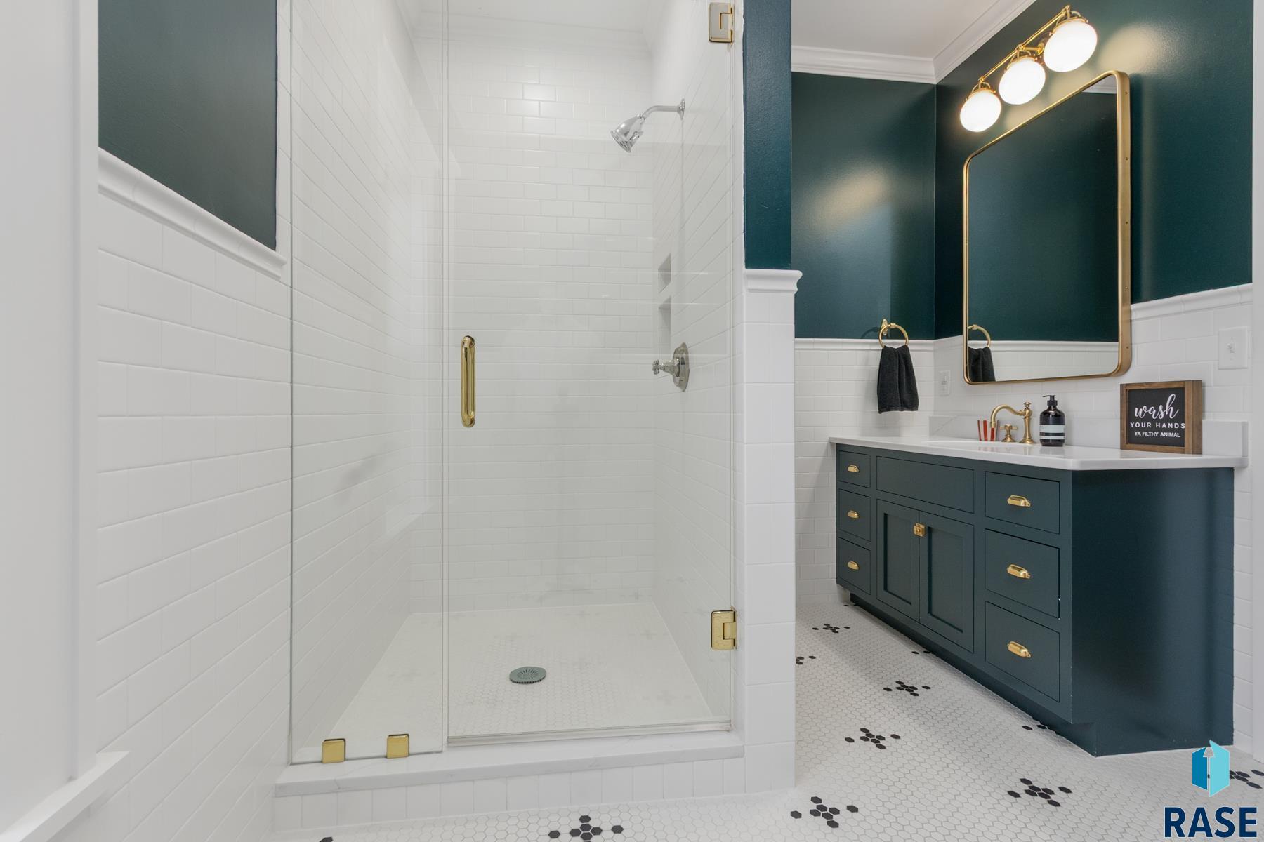 118 W 19th St