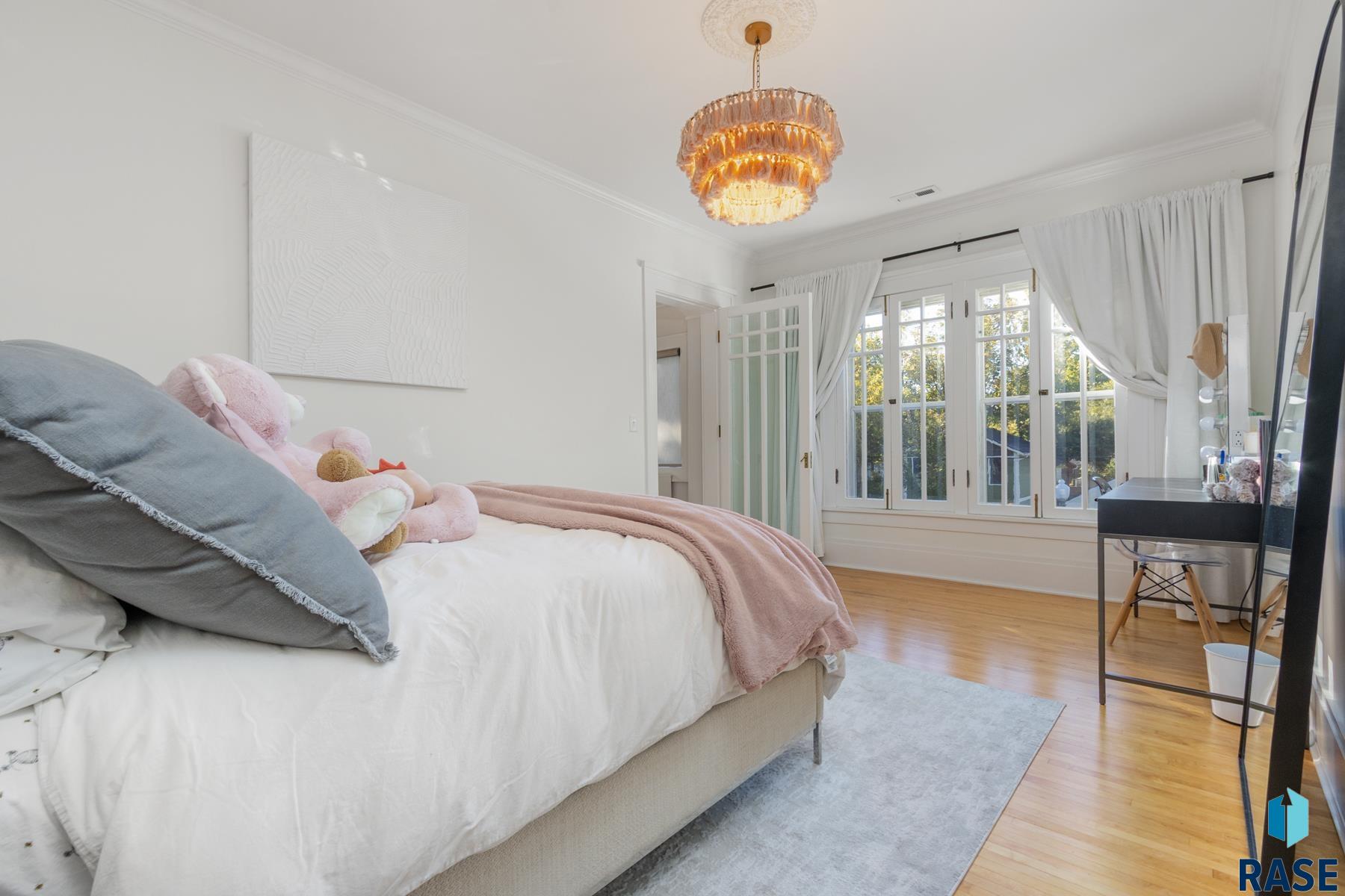 118 W 19th St