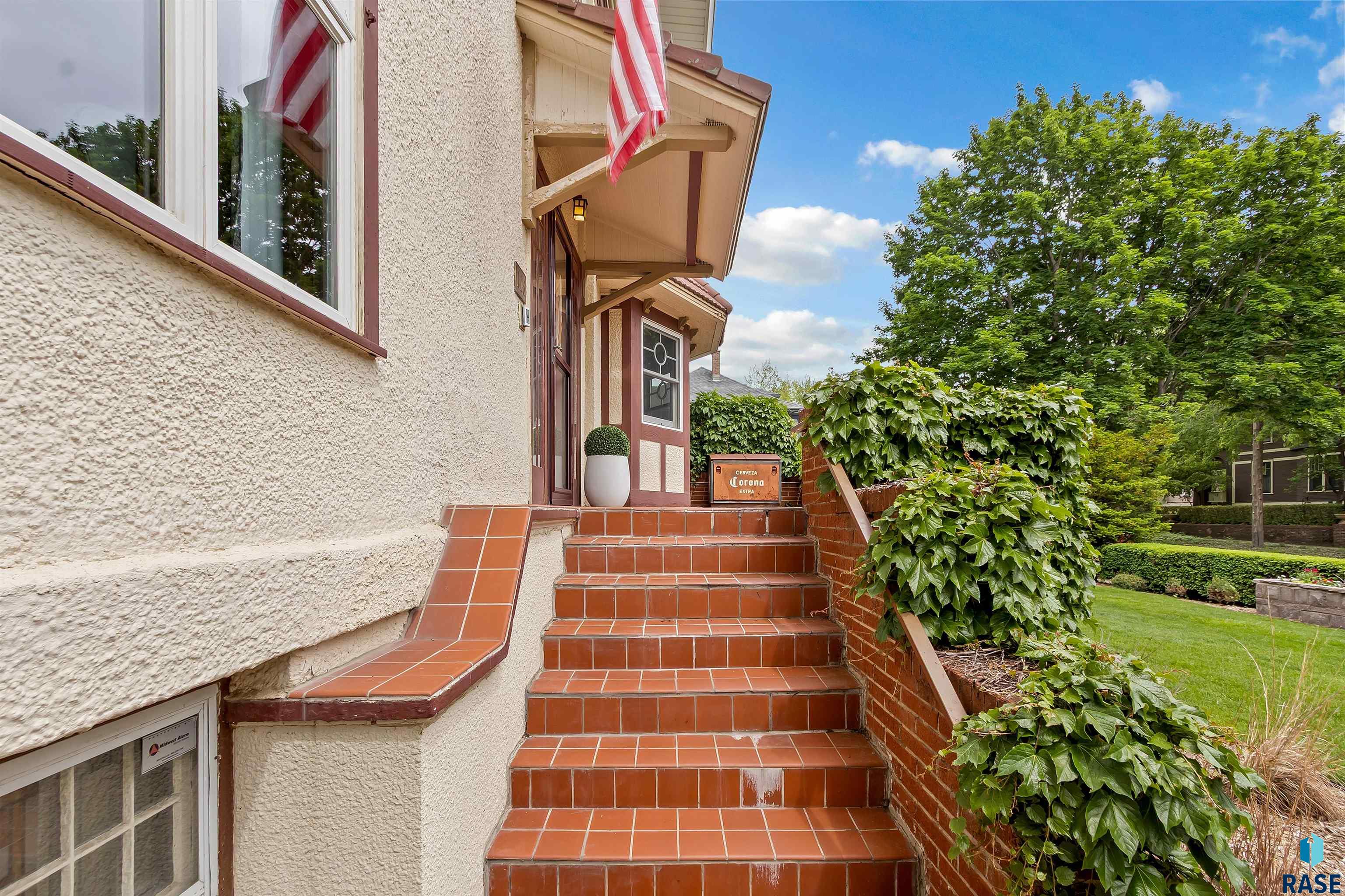 118 W 19th St