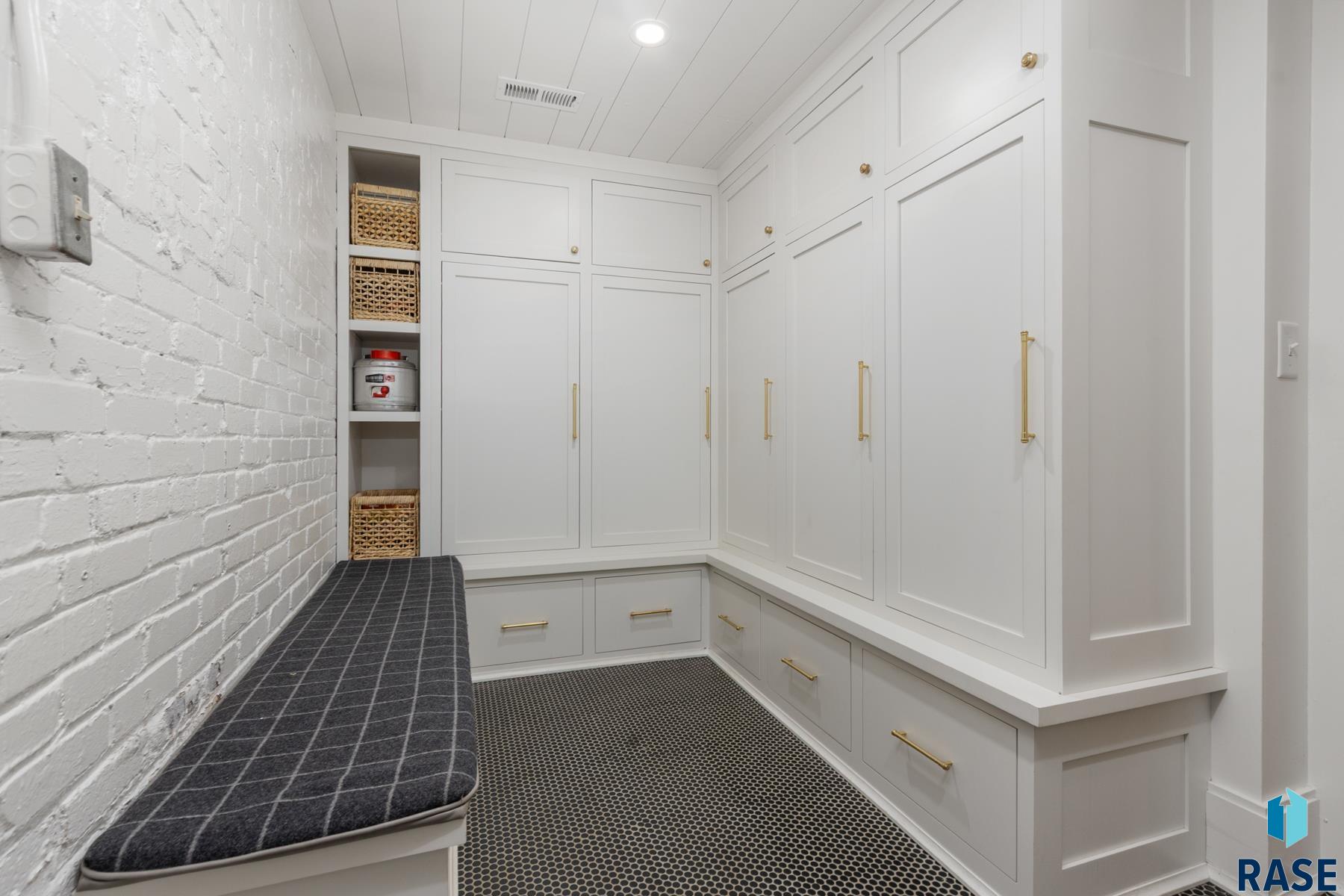 118 W 19th St