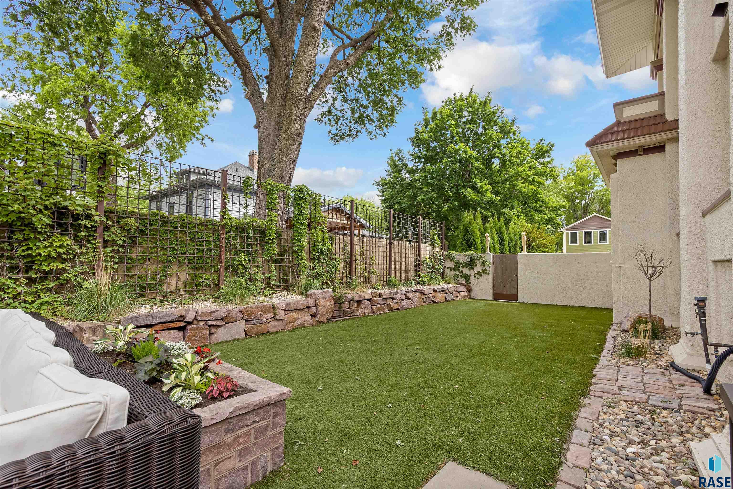 118 W 19th St