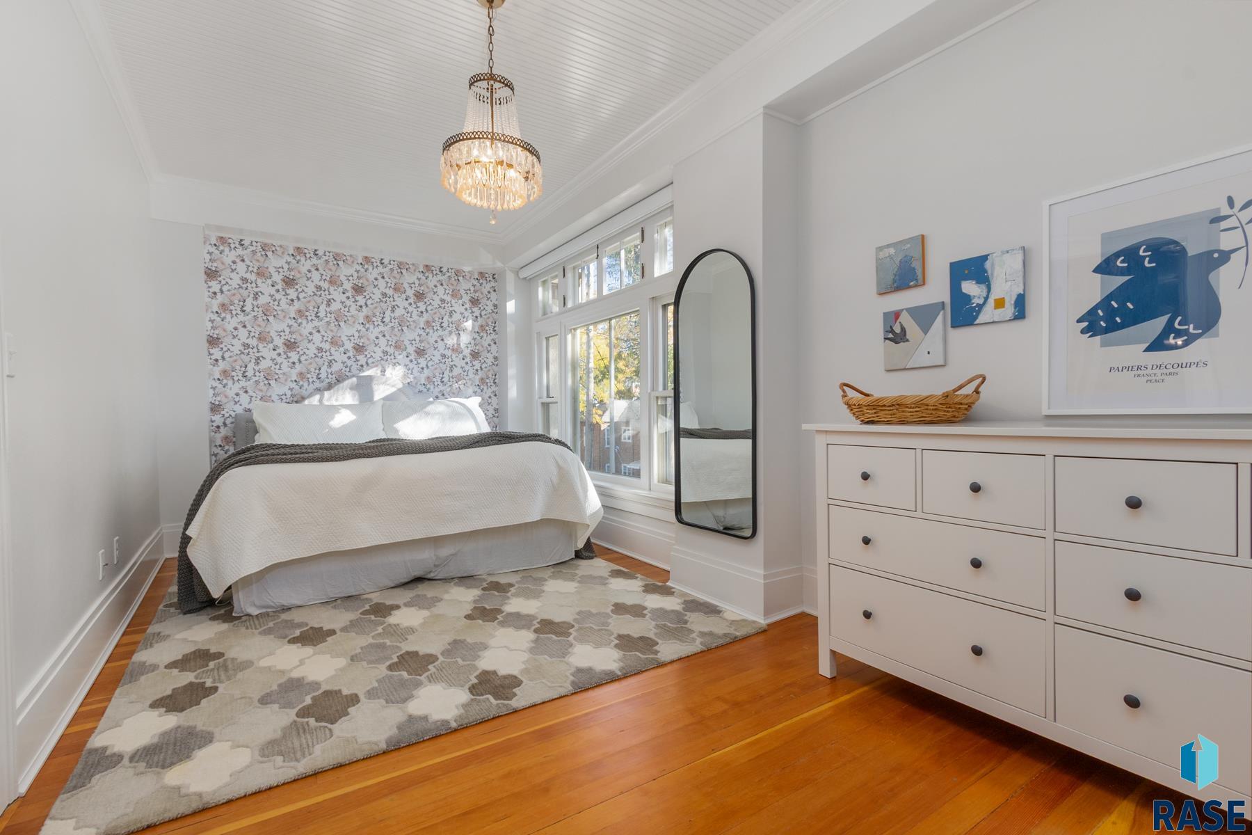 118 W 19th St