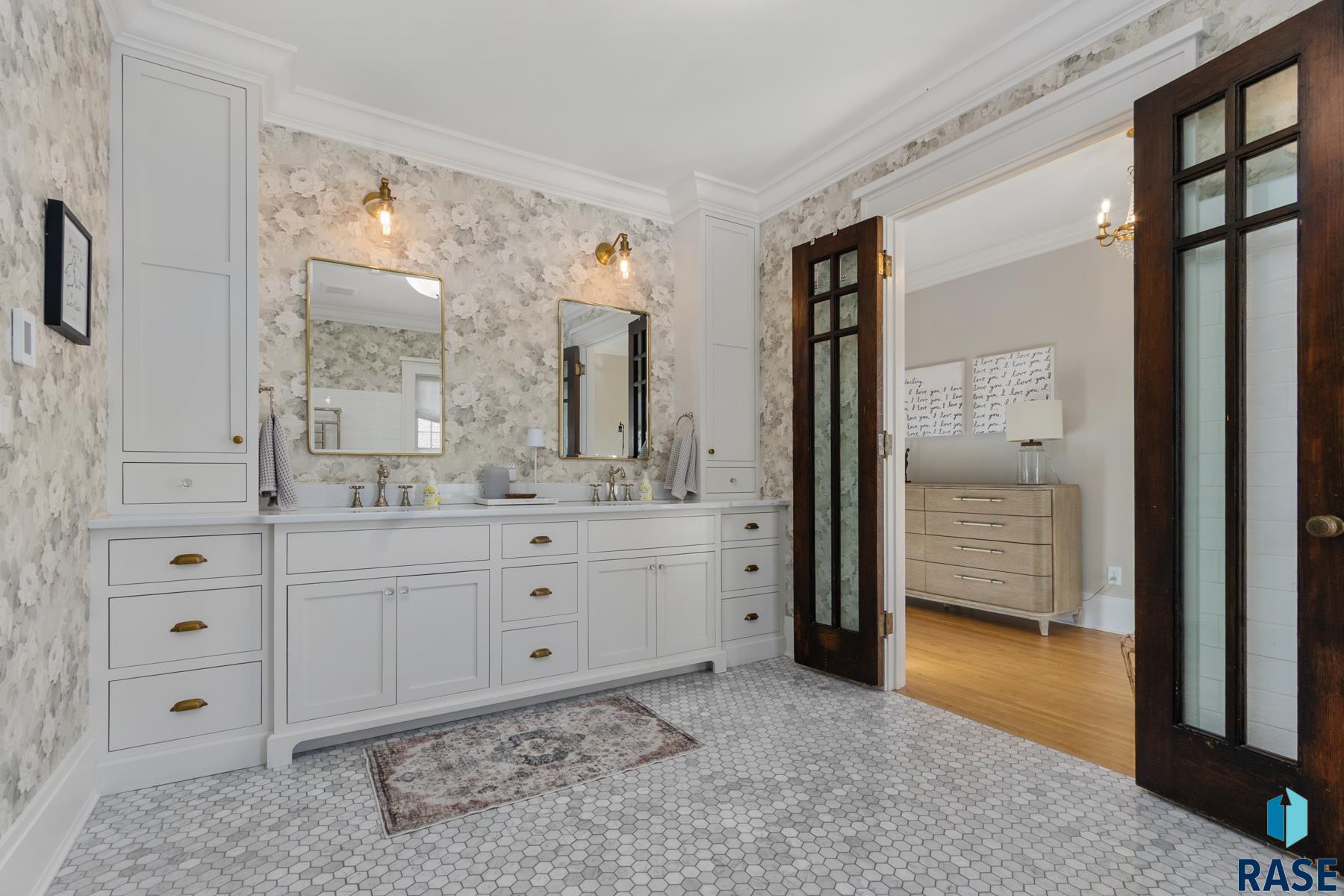 118 W 19th St