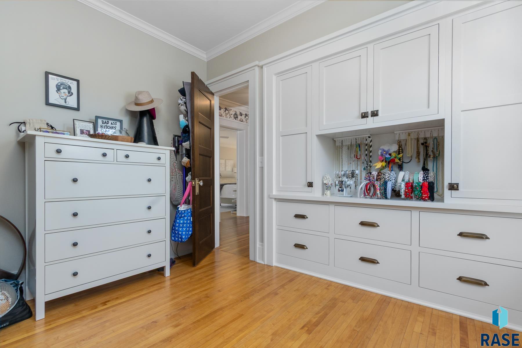118 W 19th St