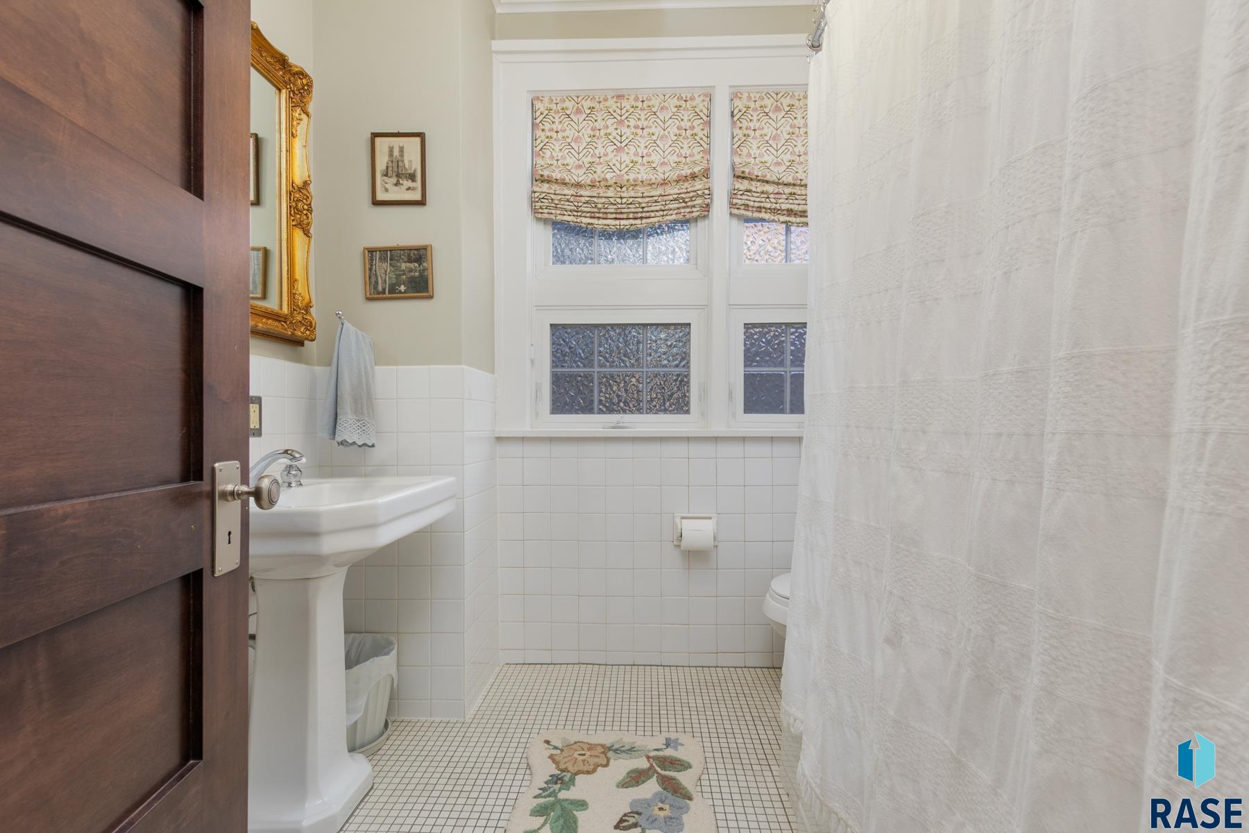 118 W 19th St