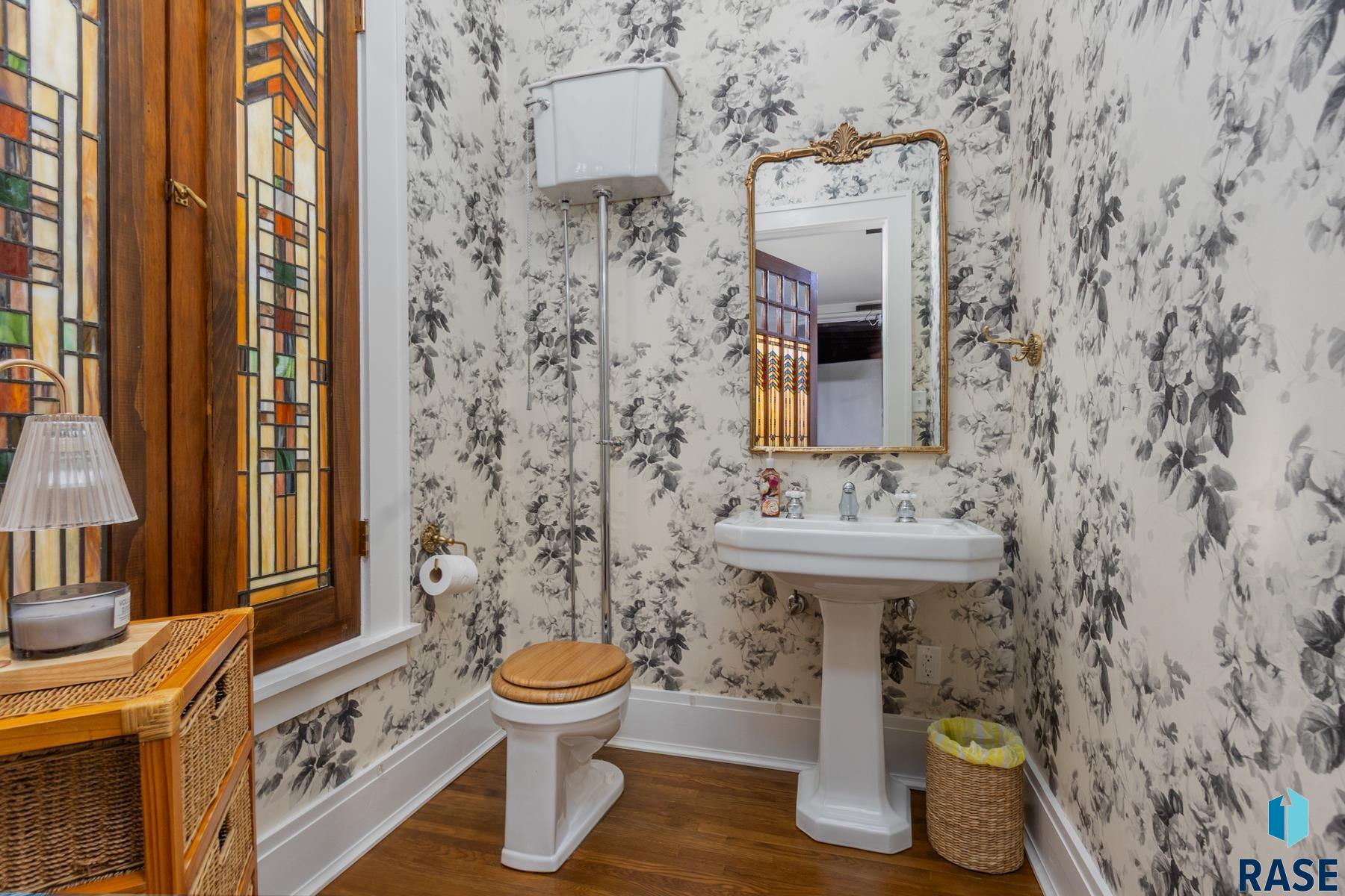 118 W 19th St