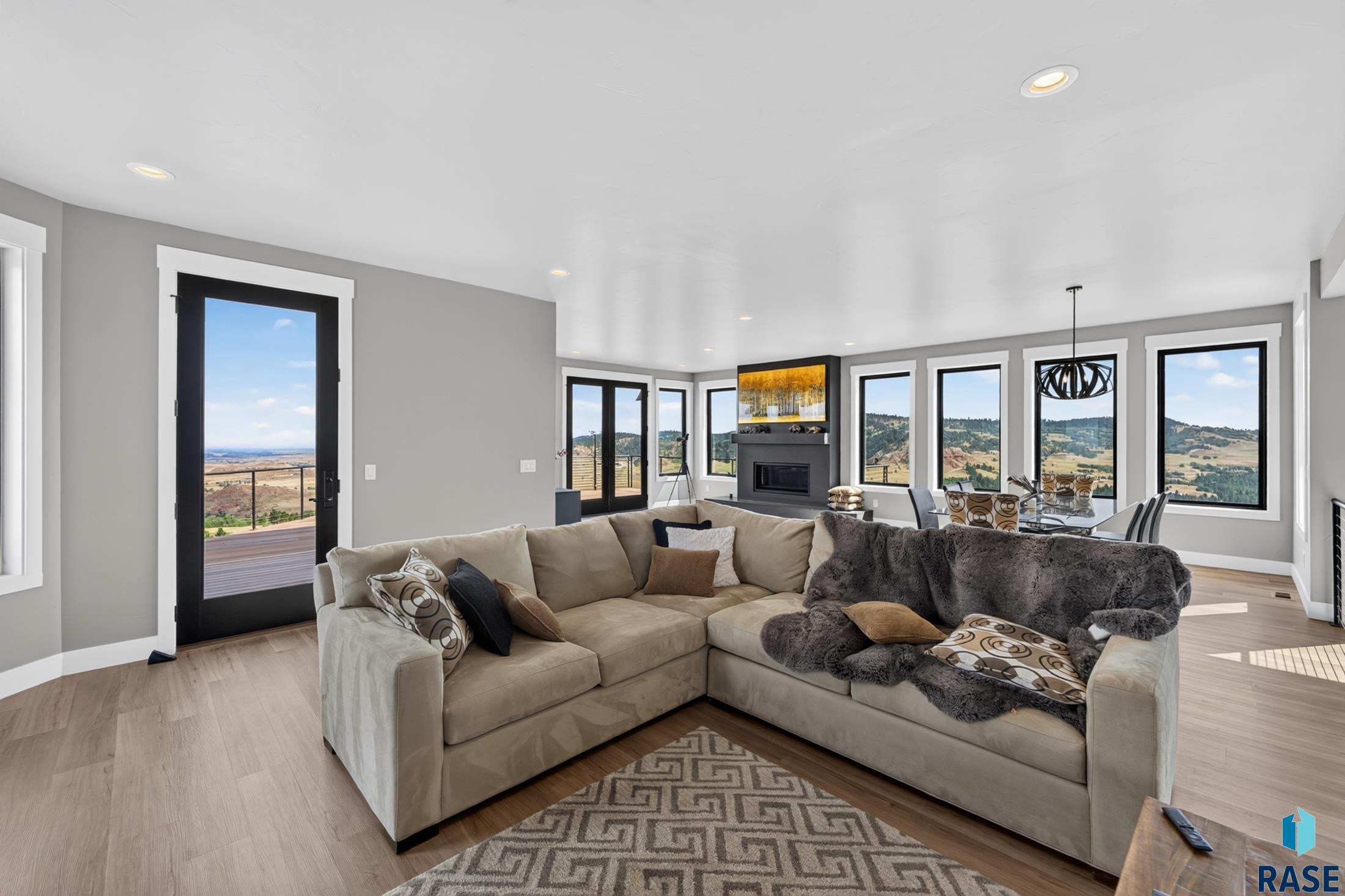 2111 Vantage Cir