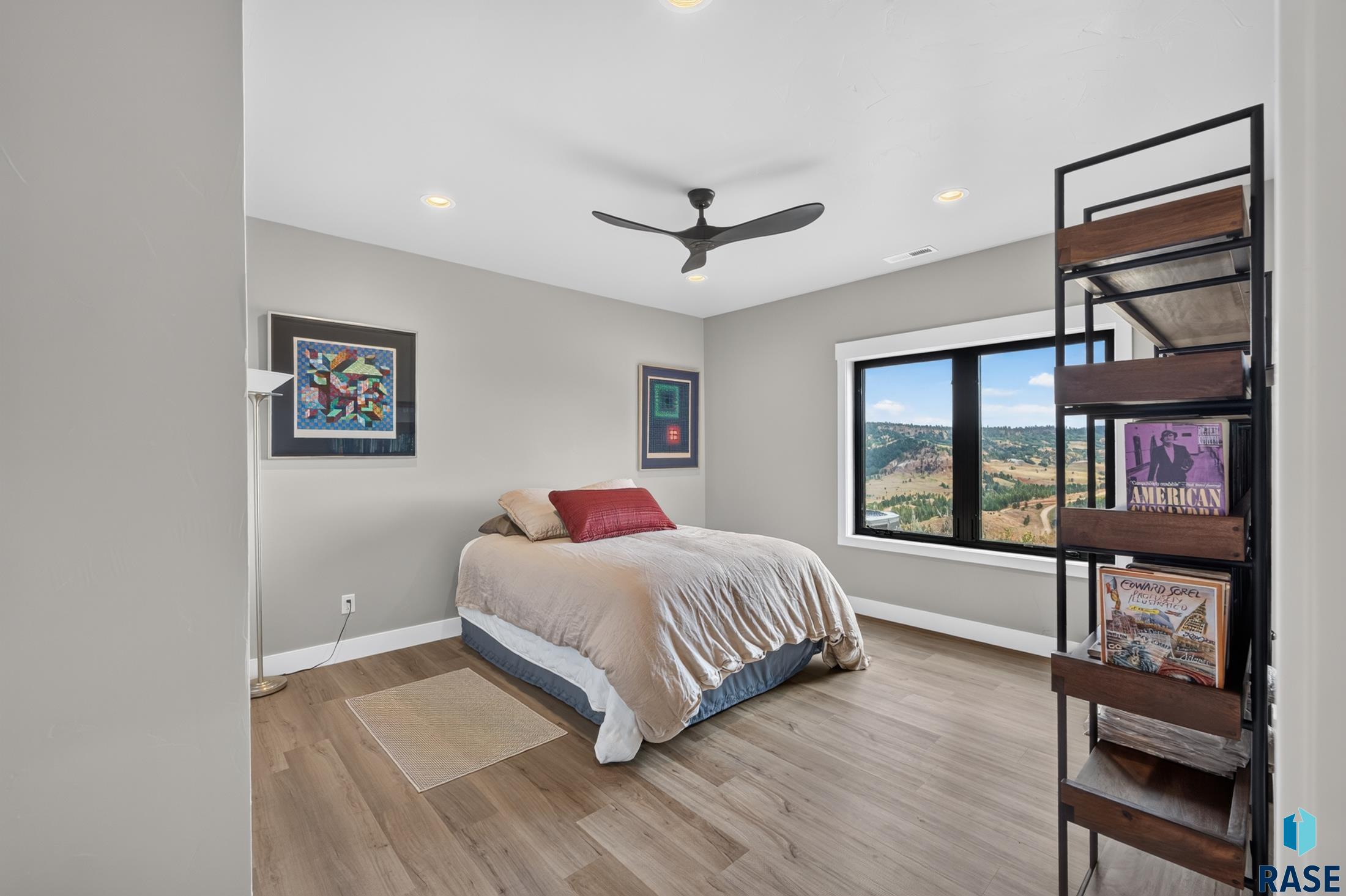 2111 Vantage Cir