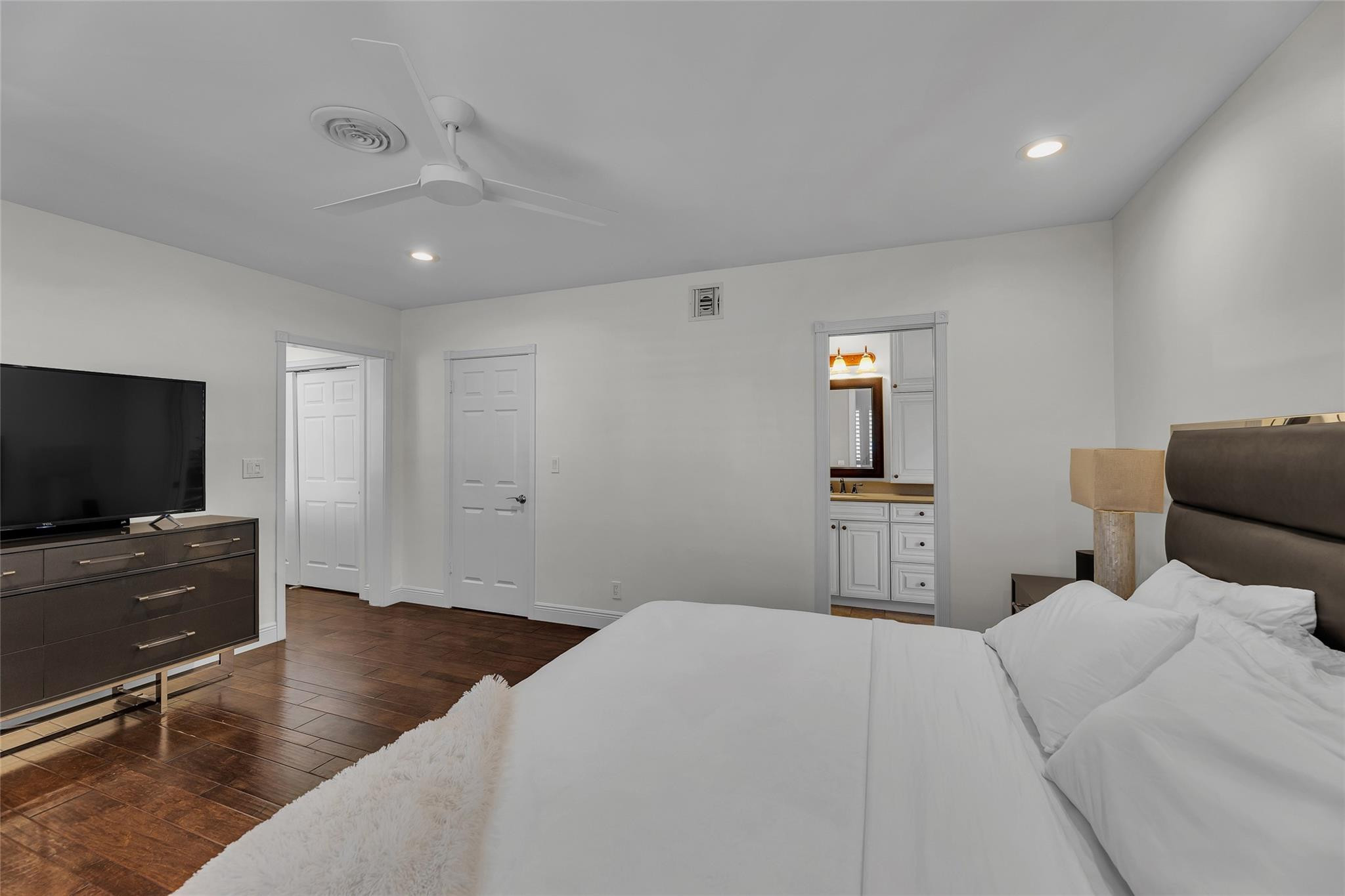 2700 NE 35th Drive