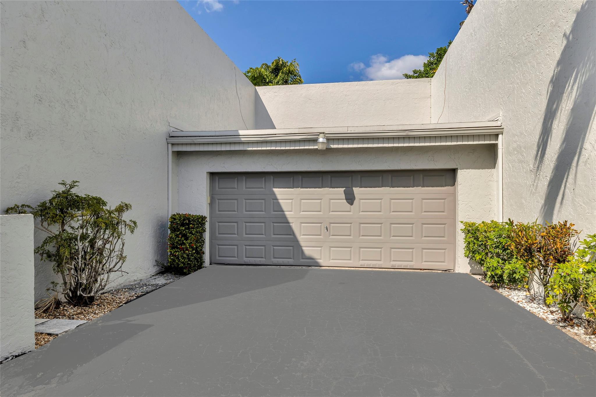 652 Kensington Place 14A