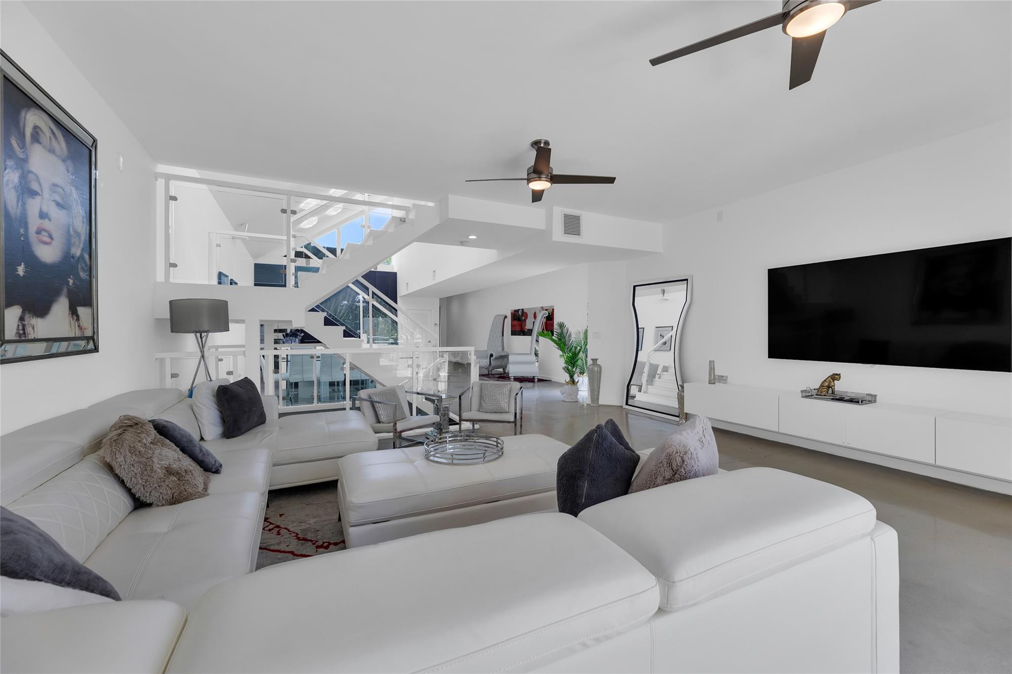 303 SW 9th Street