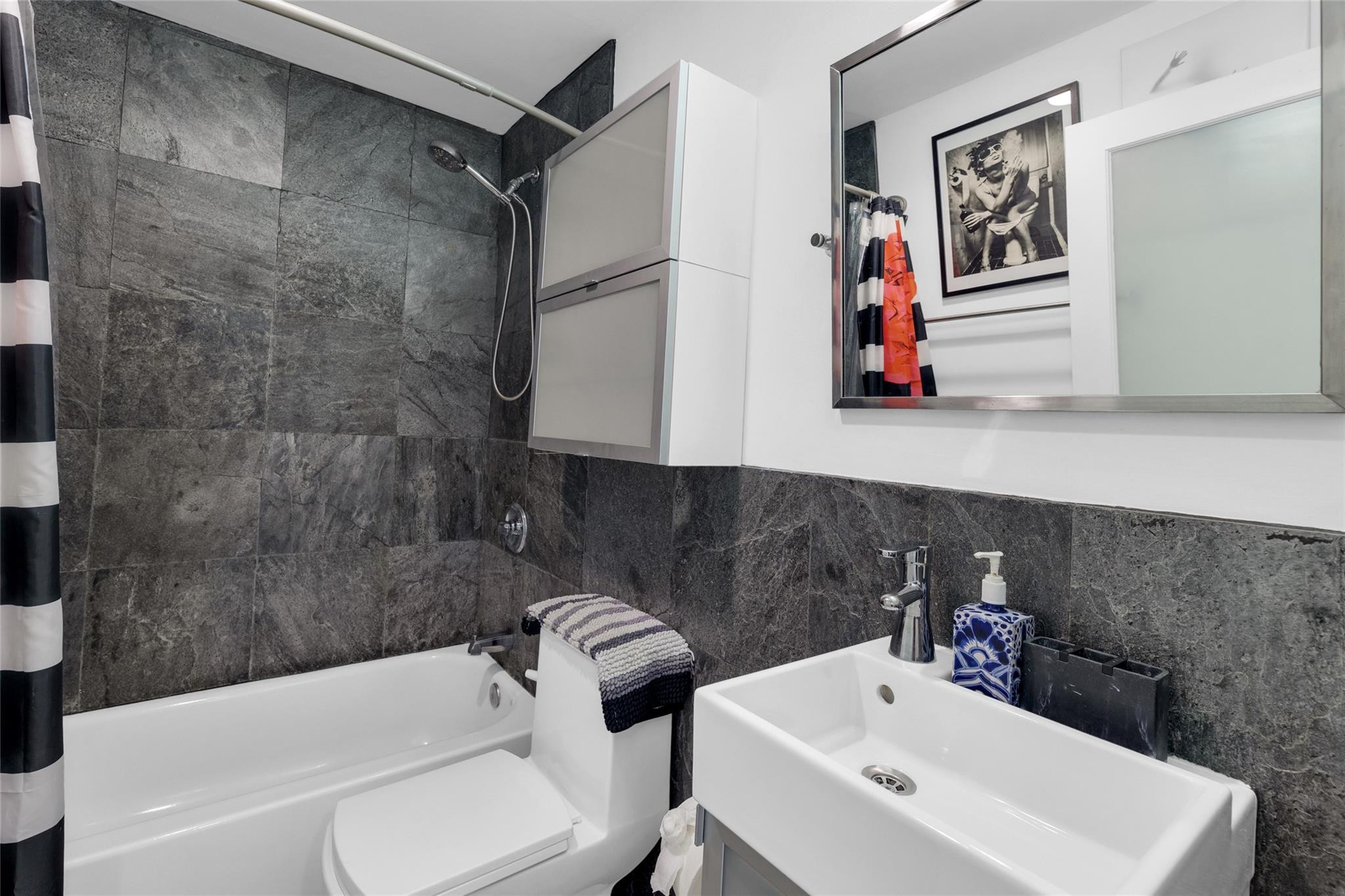 303 SW 9th Street