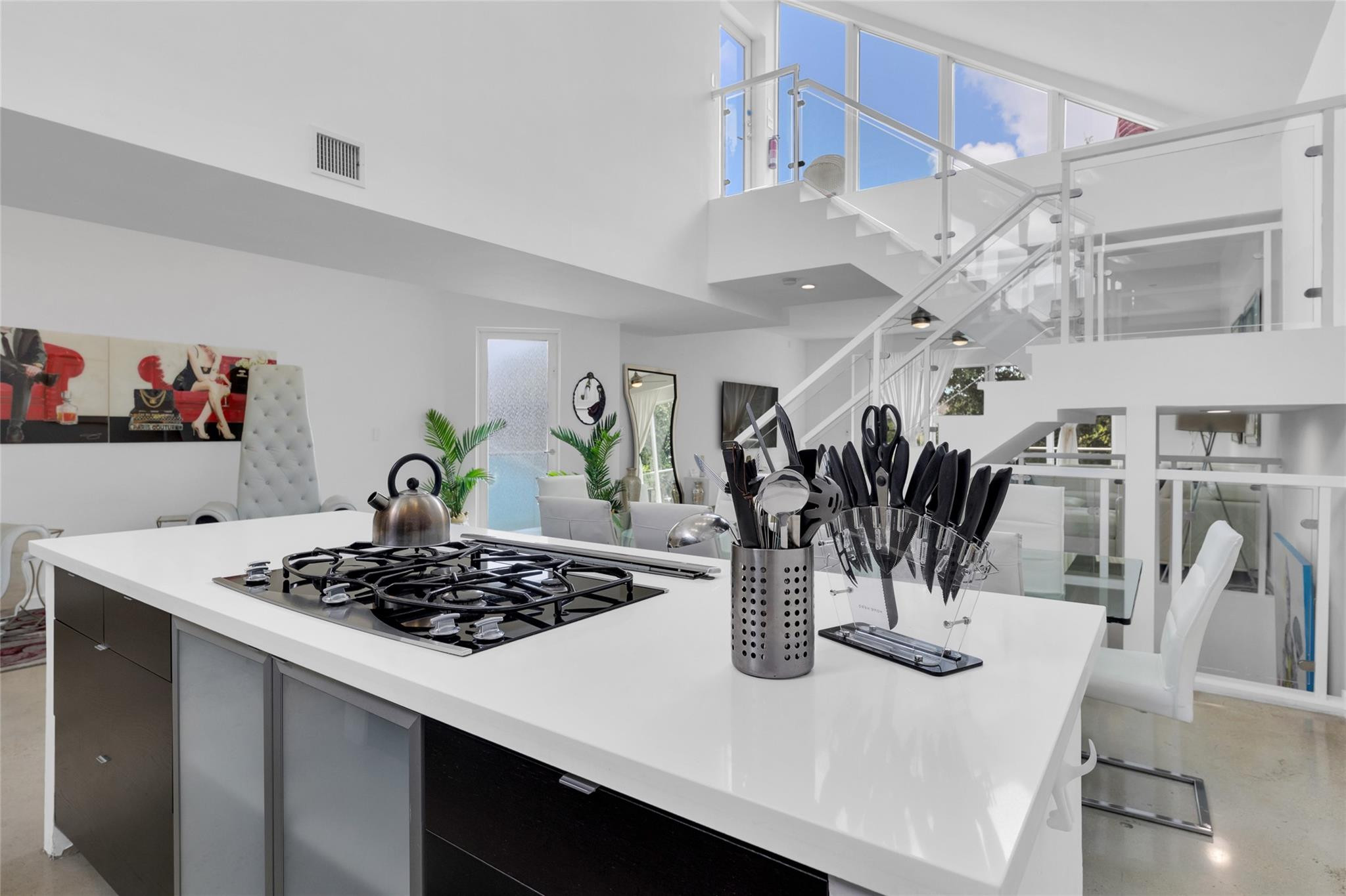 303 SW 9th Street