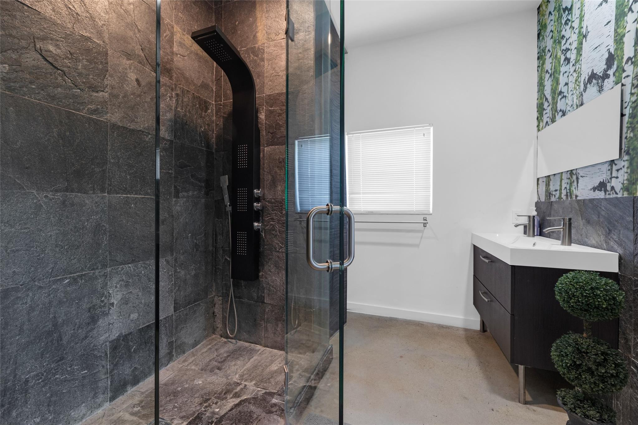 303 SW 9th Street