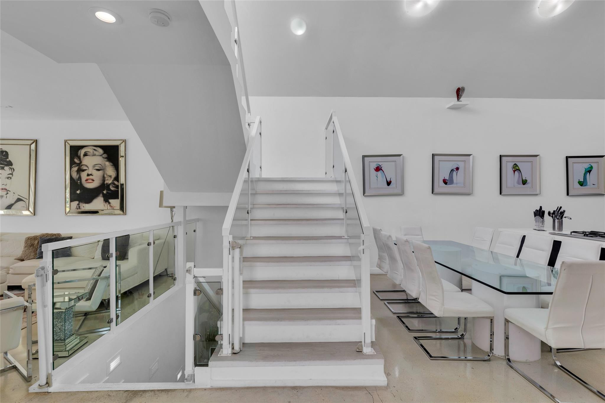 303 SW 9th Street