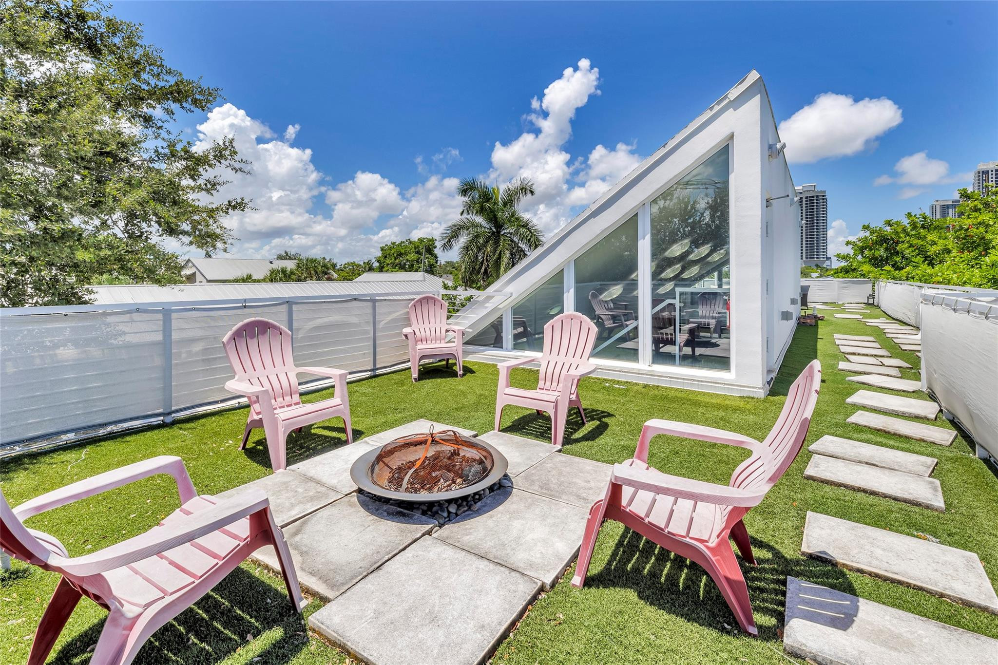 303 SW 9th Street