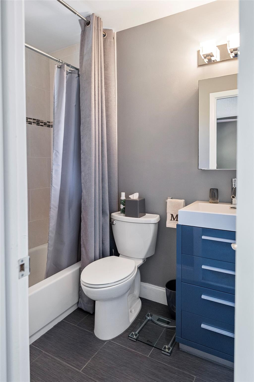 905 SE 12th Court 8