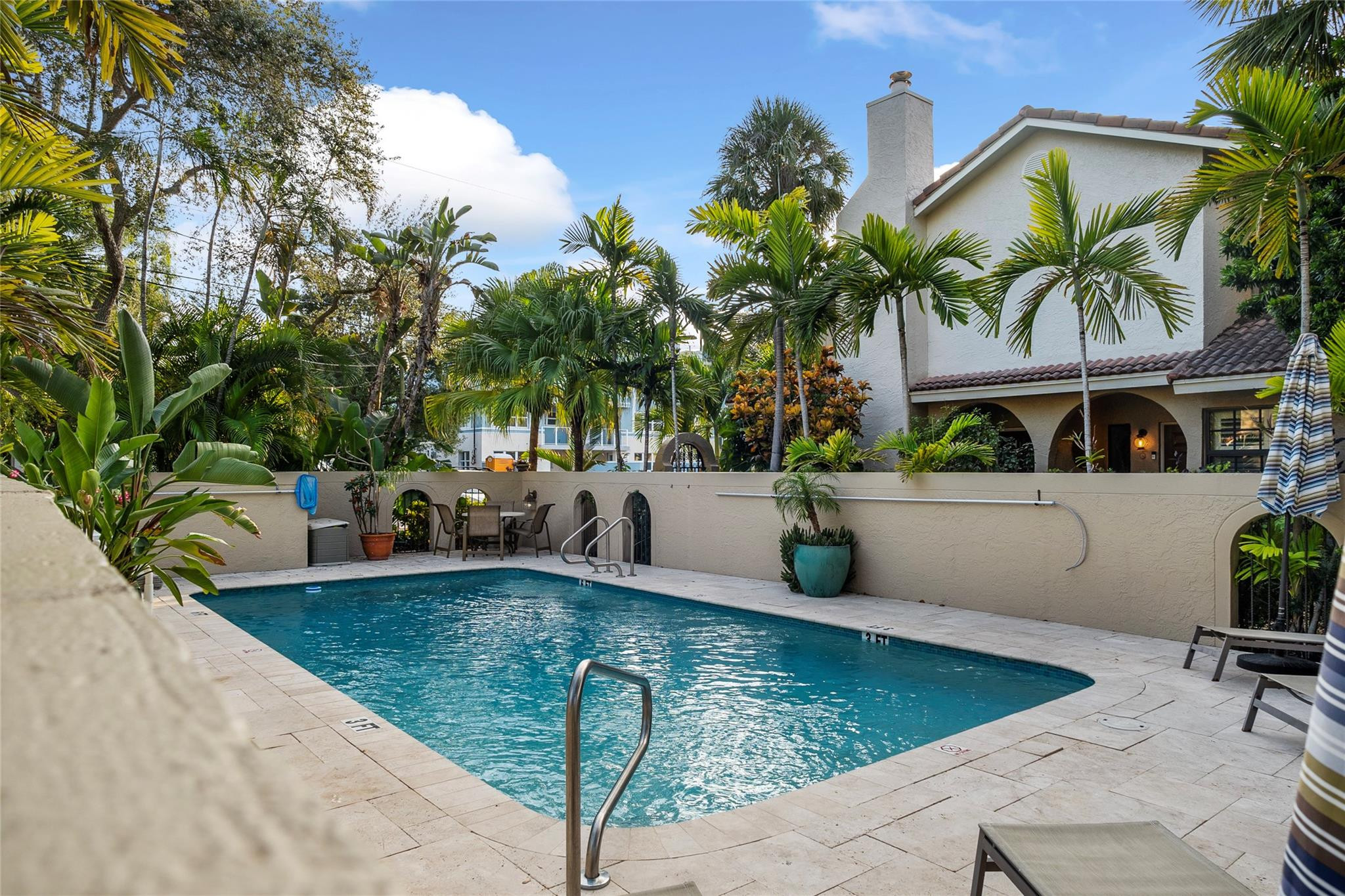 905 SE 12th Court 8