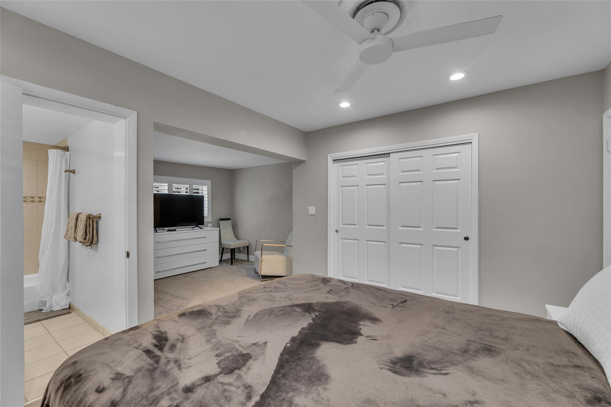 2700 NE 35th Drive