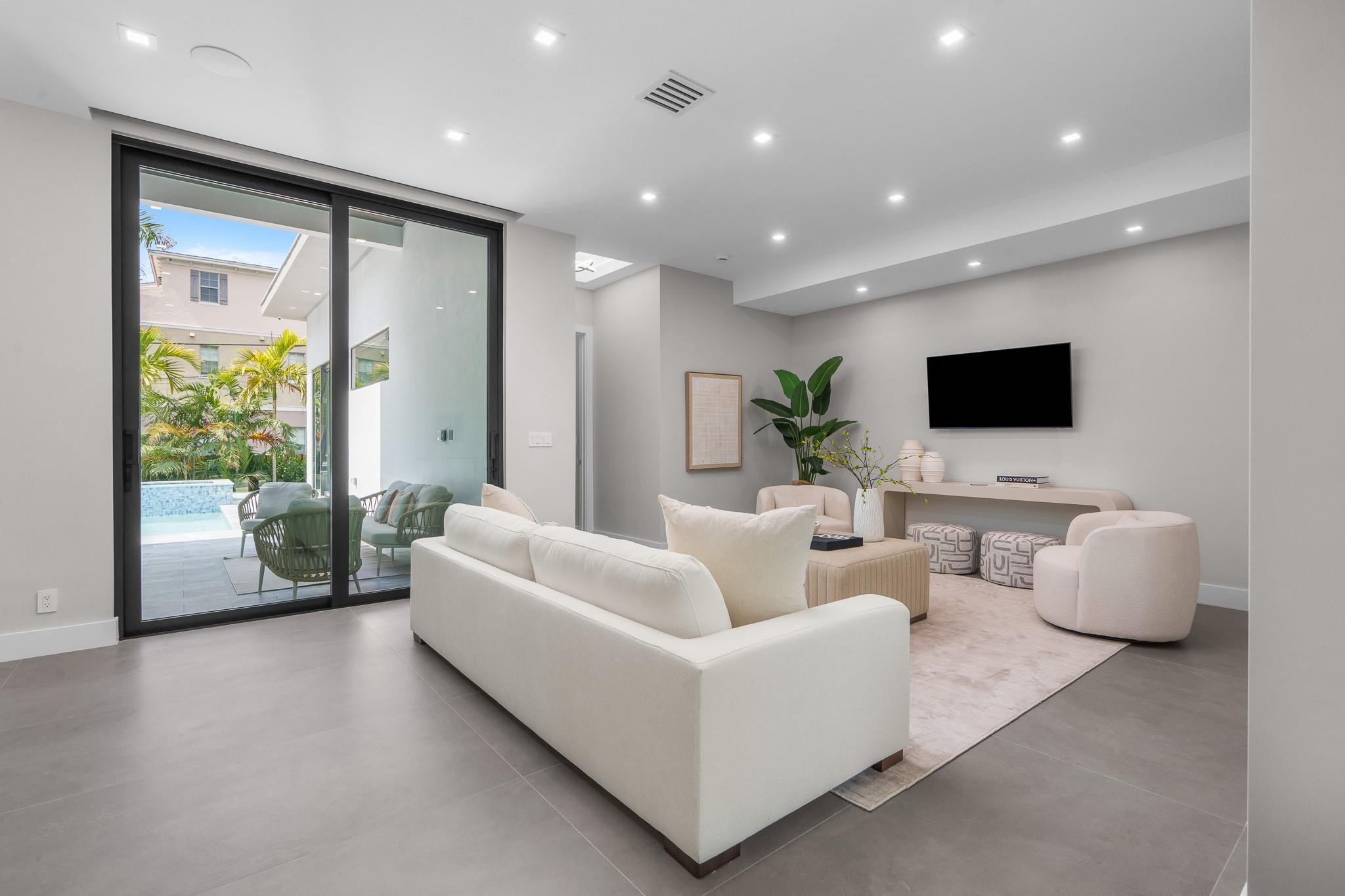 815 SW 11th Street