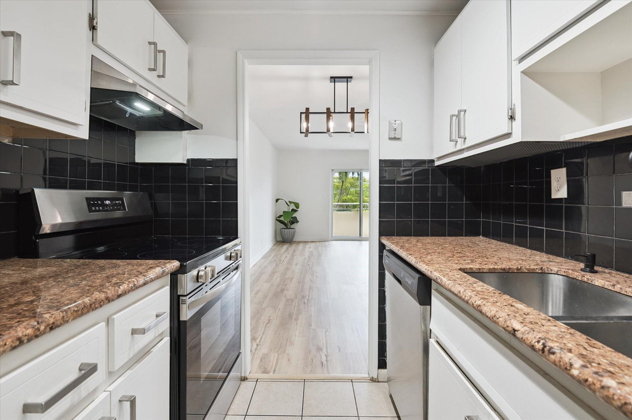 900 NE 18th Avenue 208