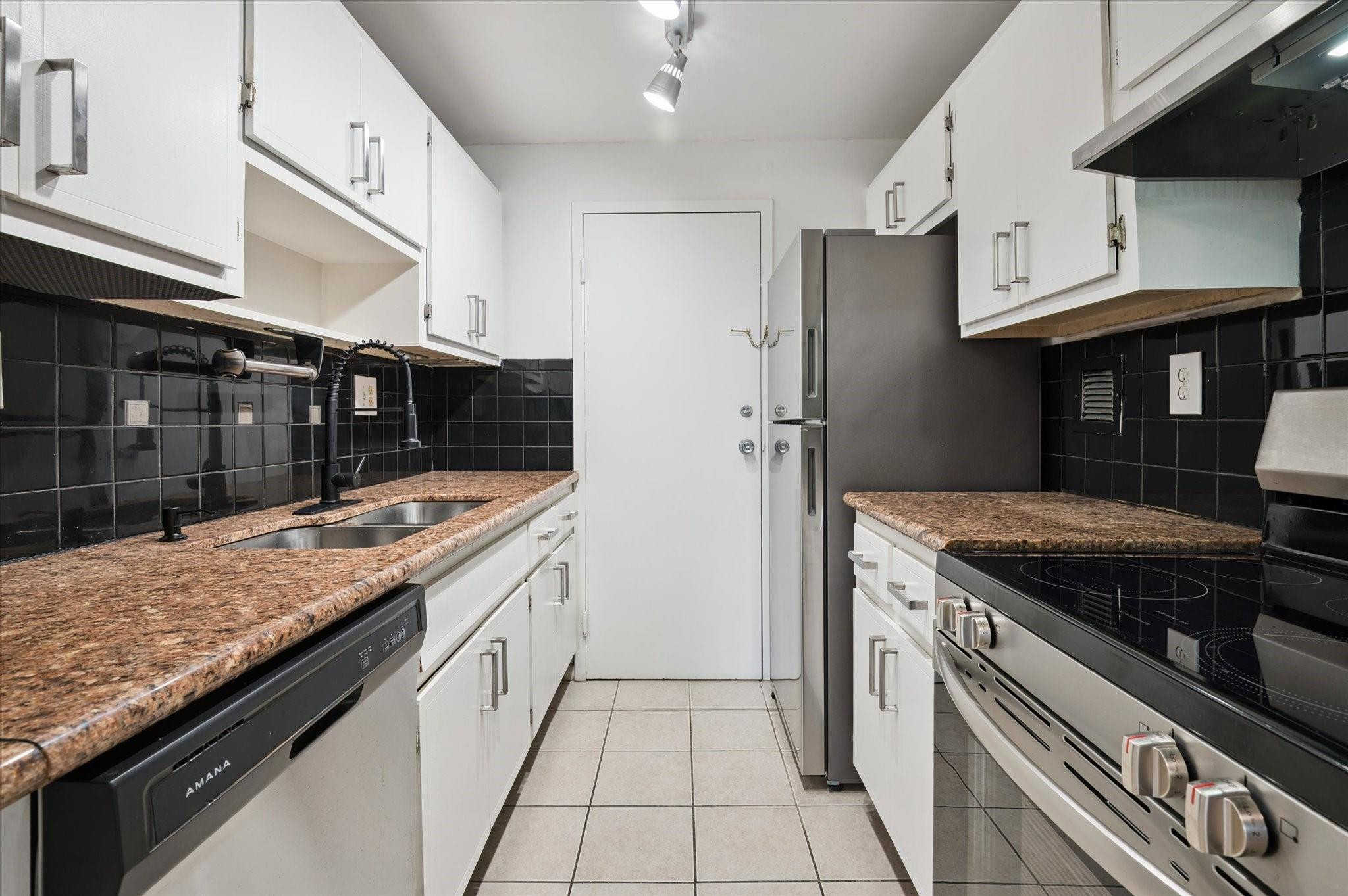 900 NE 18th Avenue 208