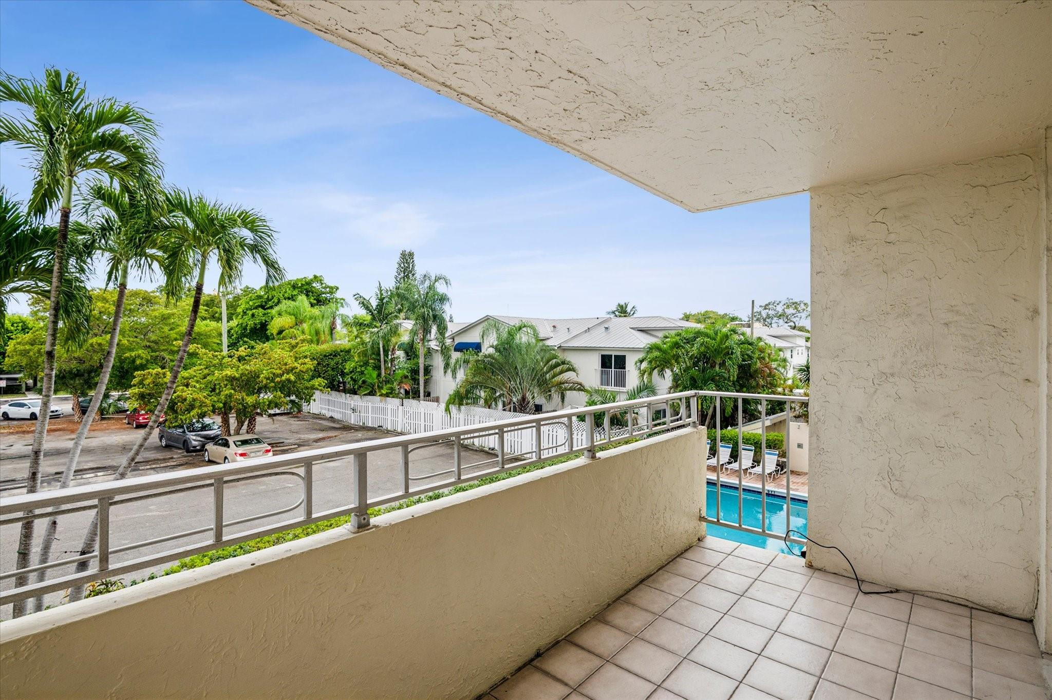 900 NE 18th Avenue 208