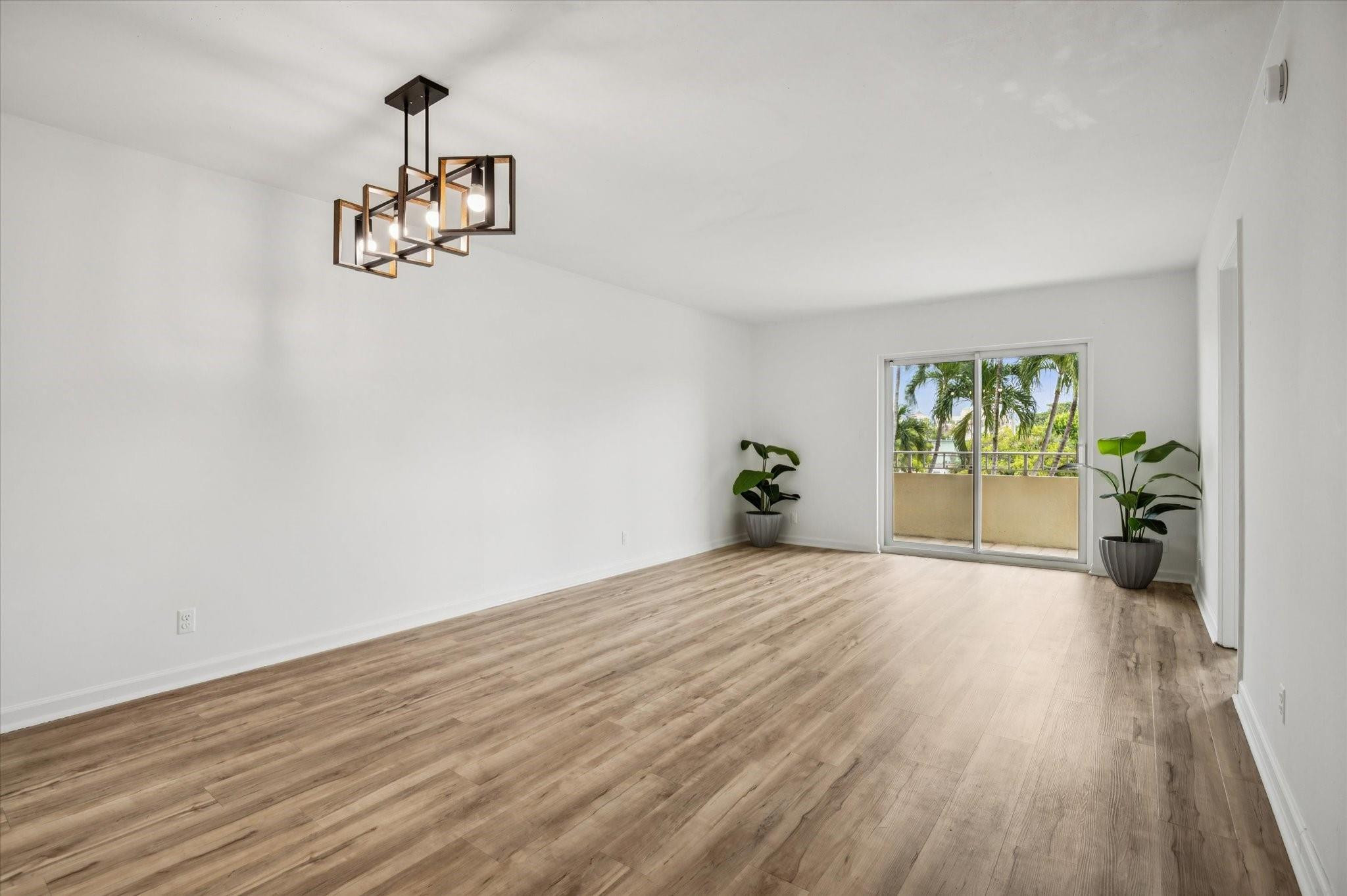 900 NE 18th Avenue 208