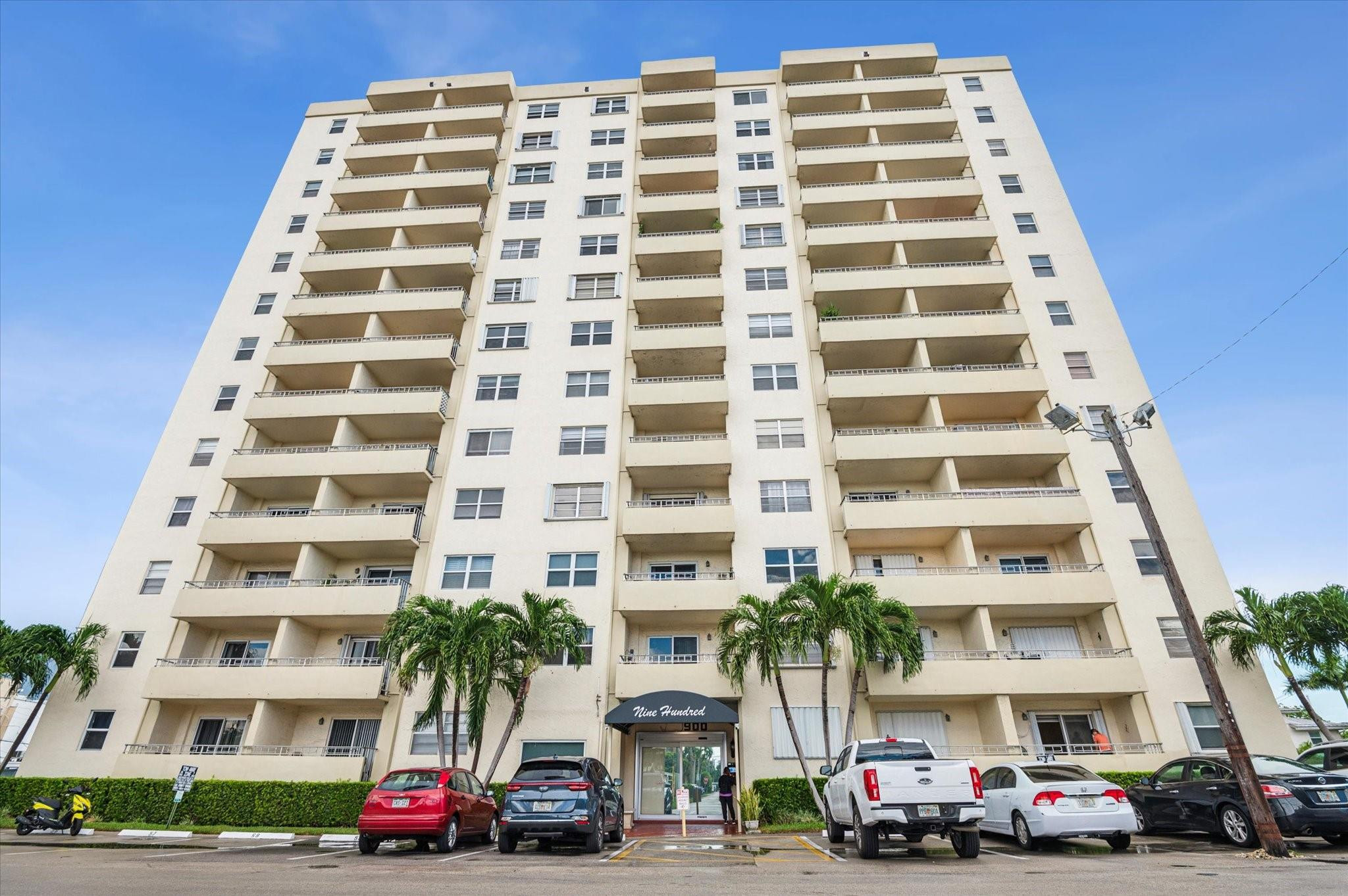 900 NE 18th Avenue 208