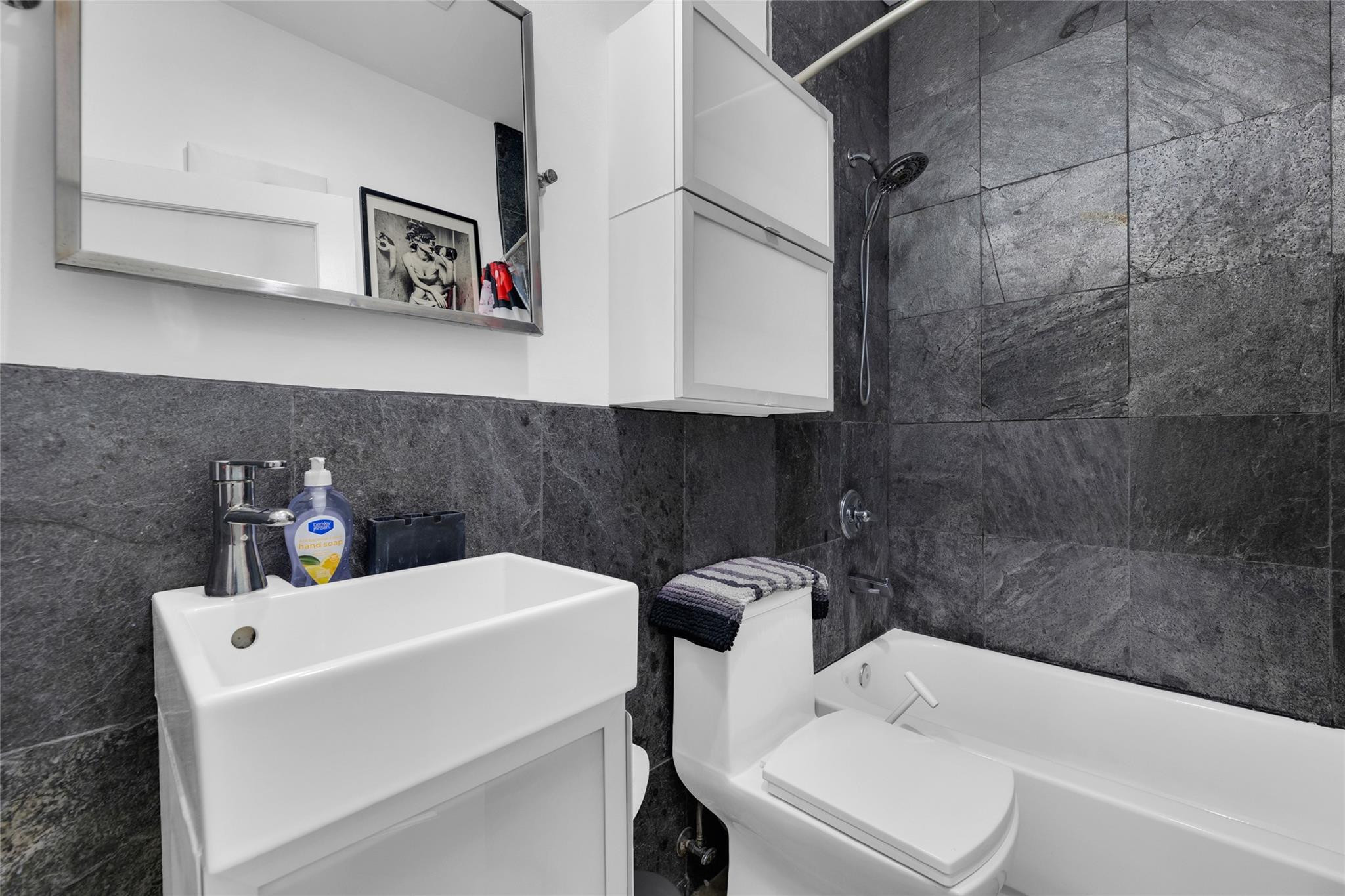 303 SW 9th Street