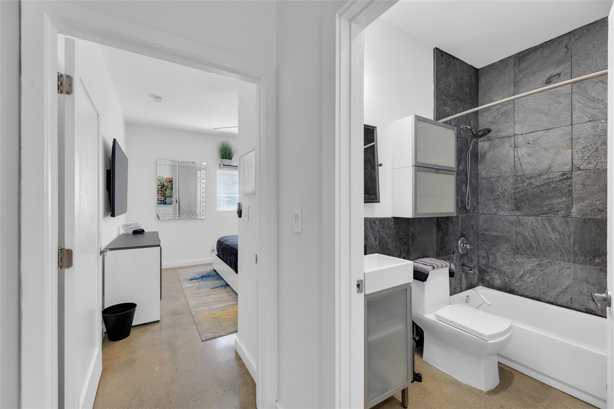303 SW 9th Street