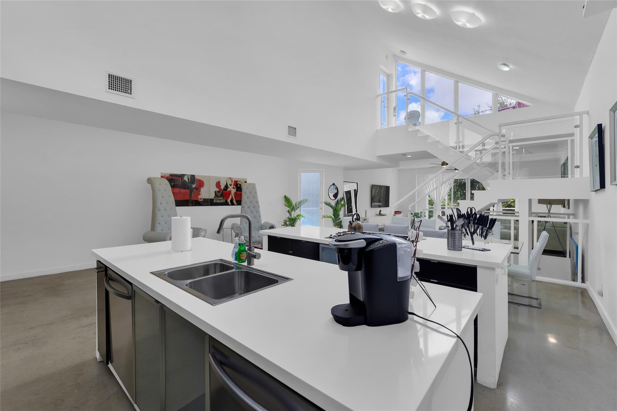 303 SW 9th Street