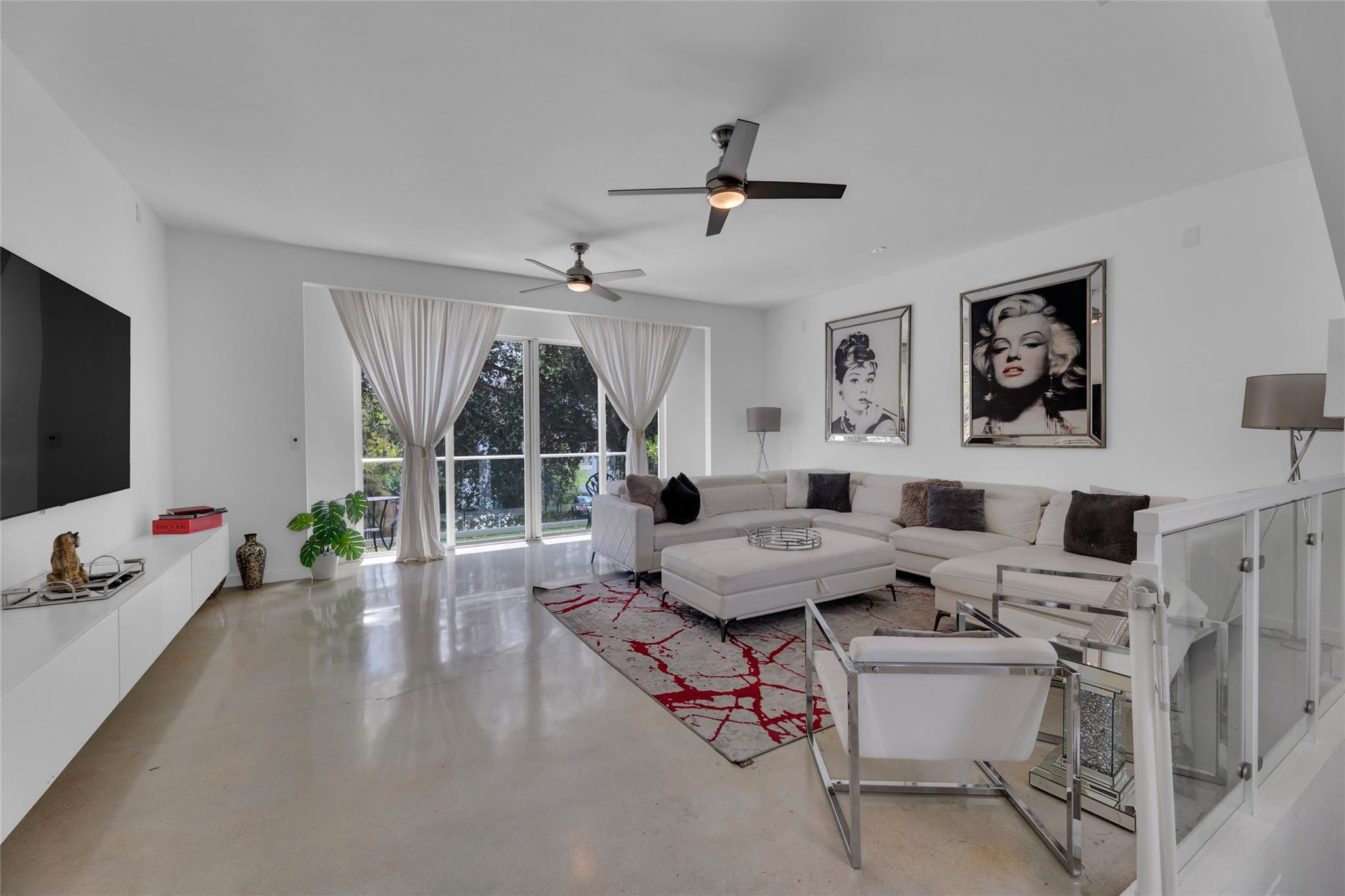 303 SW 9th Street