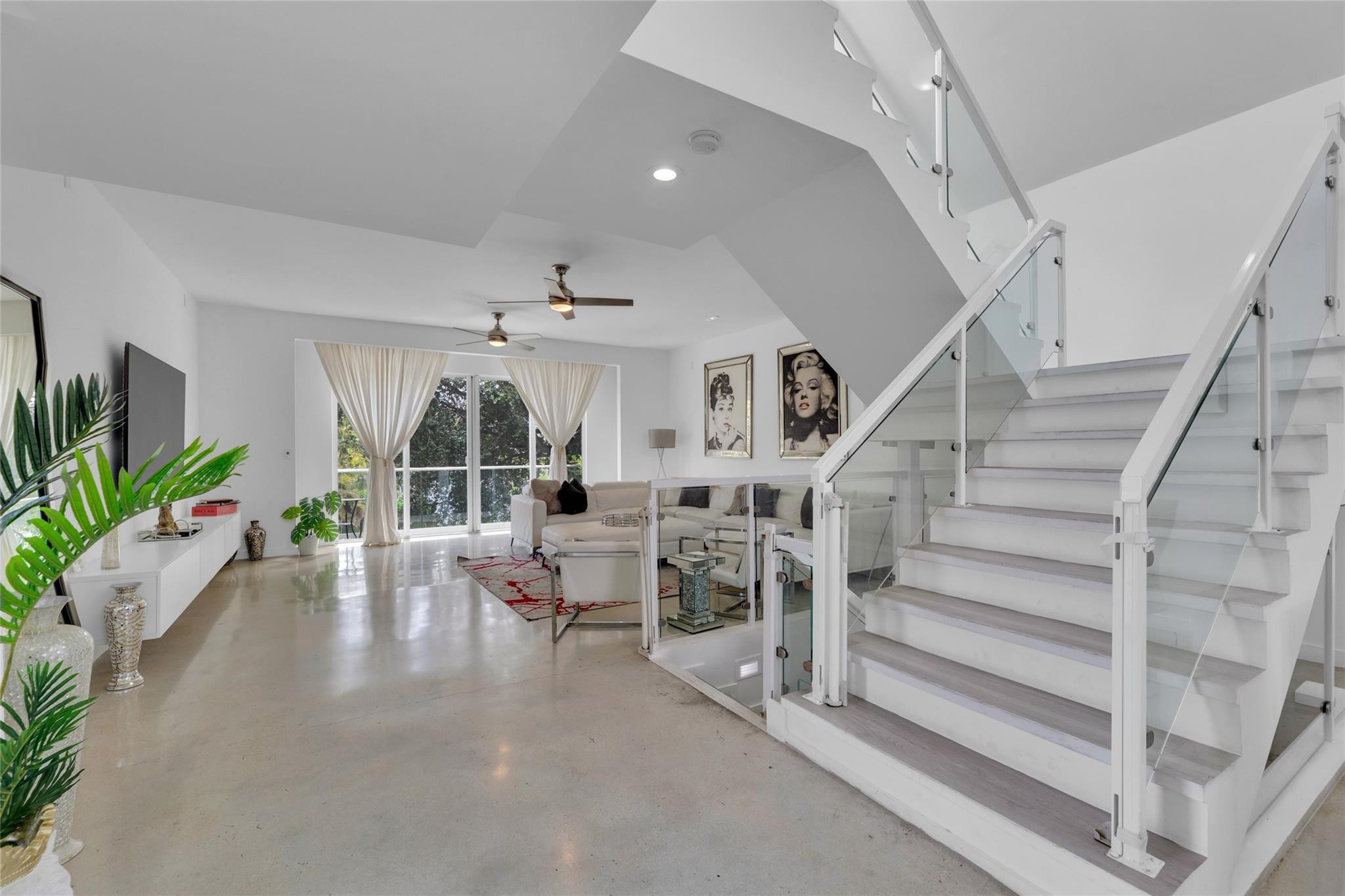 303 SW 9th Street