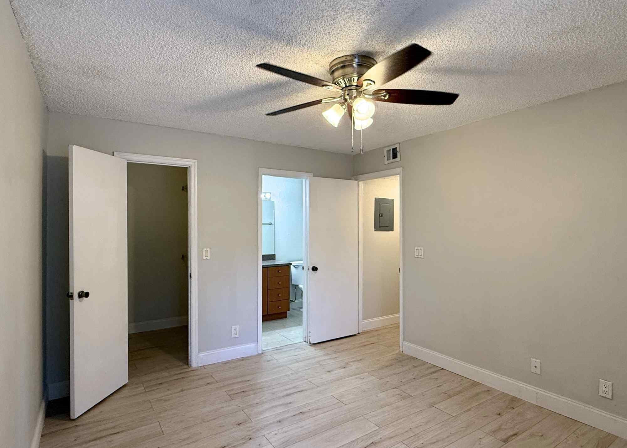 3310 N Pinewalk Drive 1827