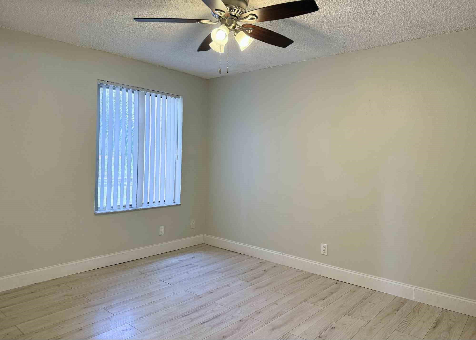 3310 N Pinewalk Drive 1827