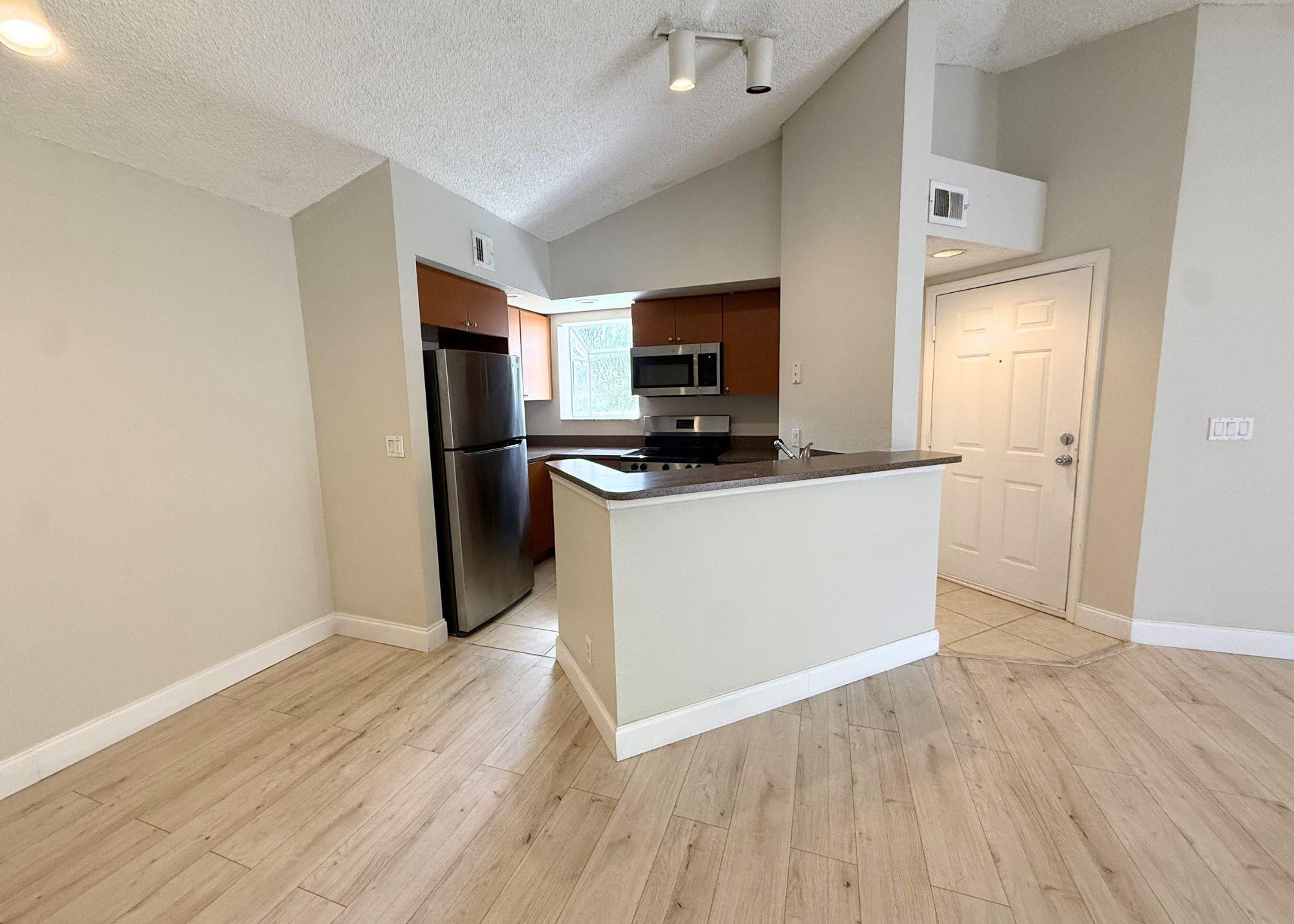 3310 N Pinewalk Drive 1827