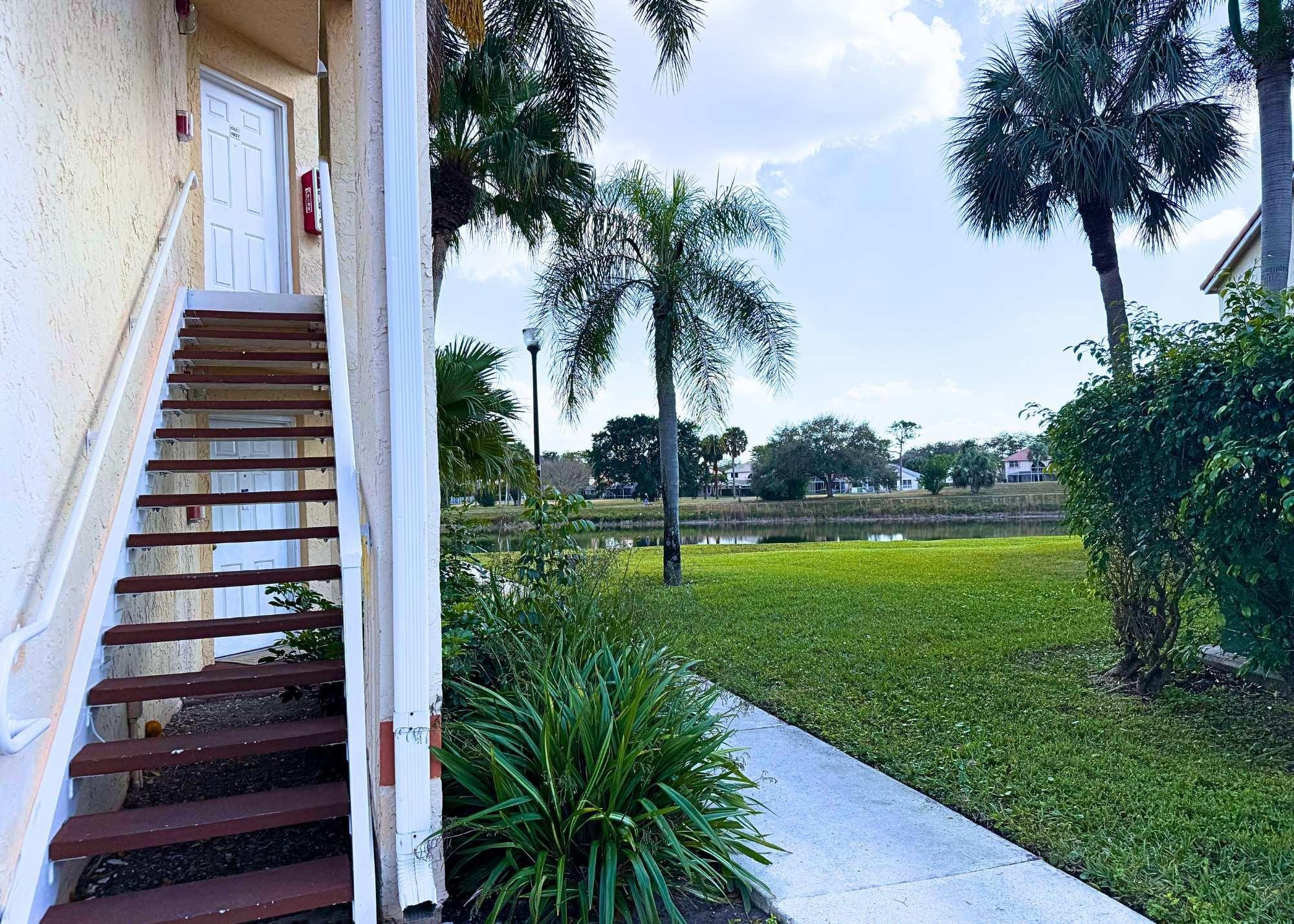 3310 N Pinewalk Drive 1827