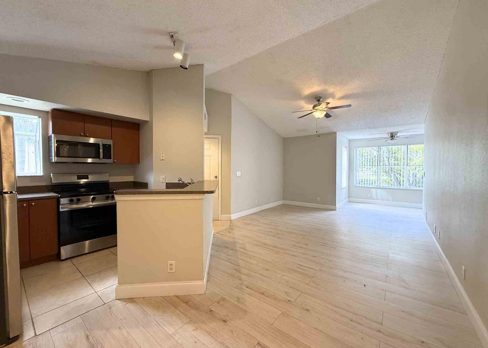 3310 N Pinewalk Drive 1827