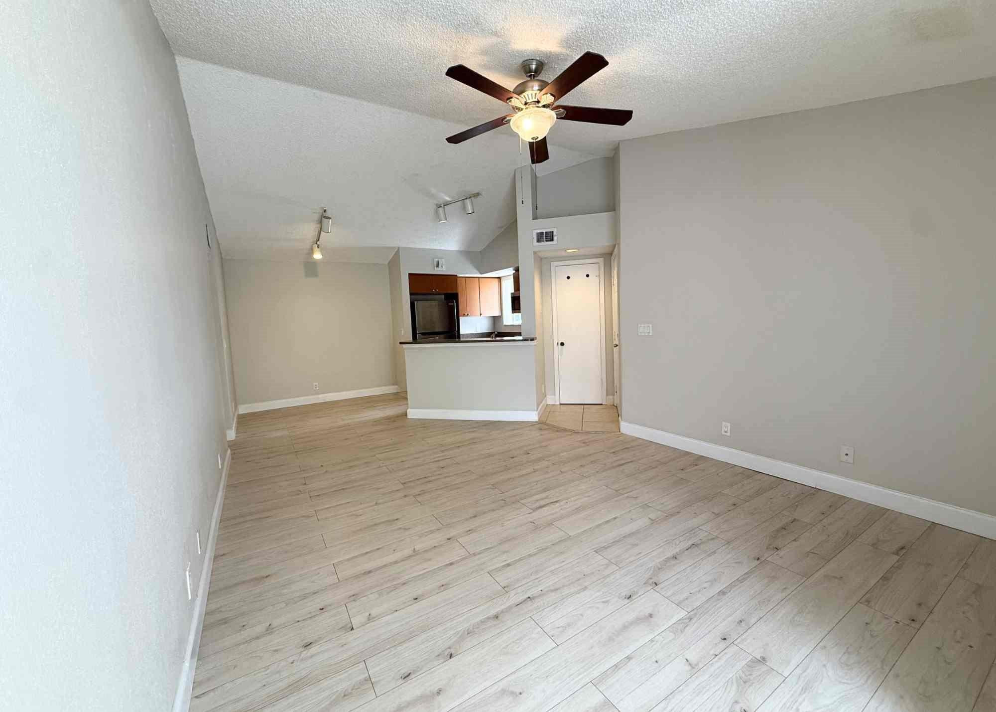 3310 N Pinewalk Drive 1827