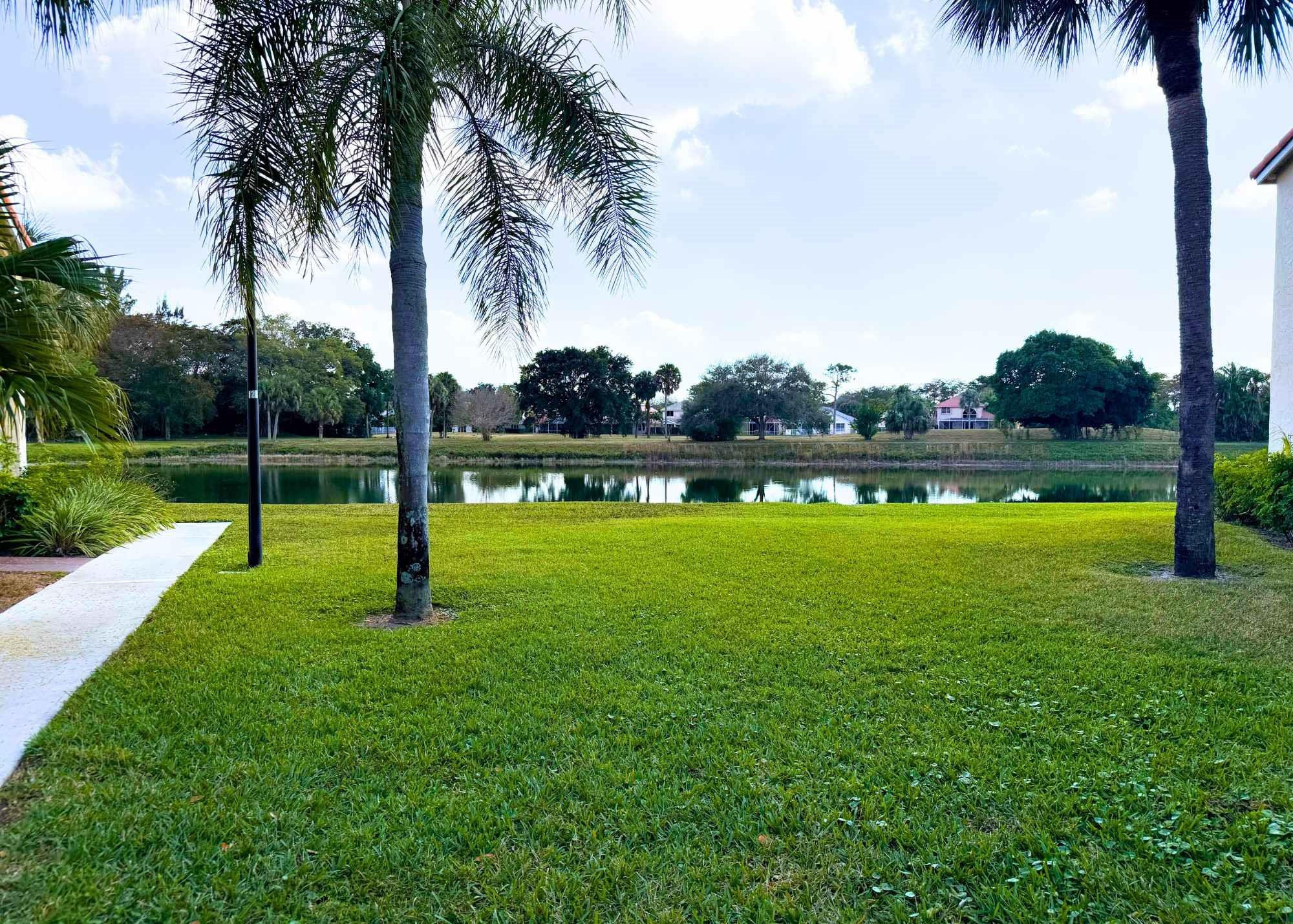 3310 N Pinewalk Drive 1827